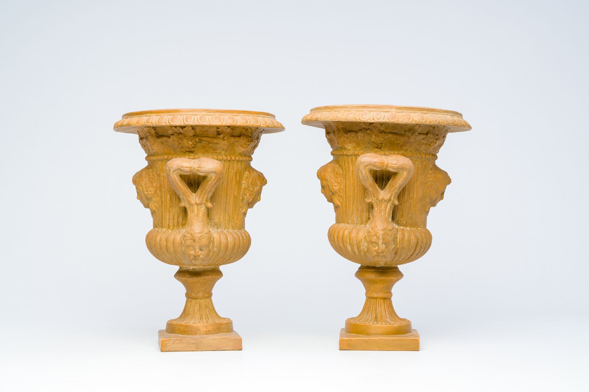A pair of French terracotta 'Medici' vases, 19th/20th C. - Image 5 of 7