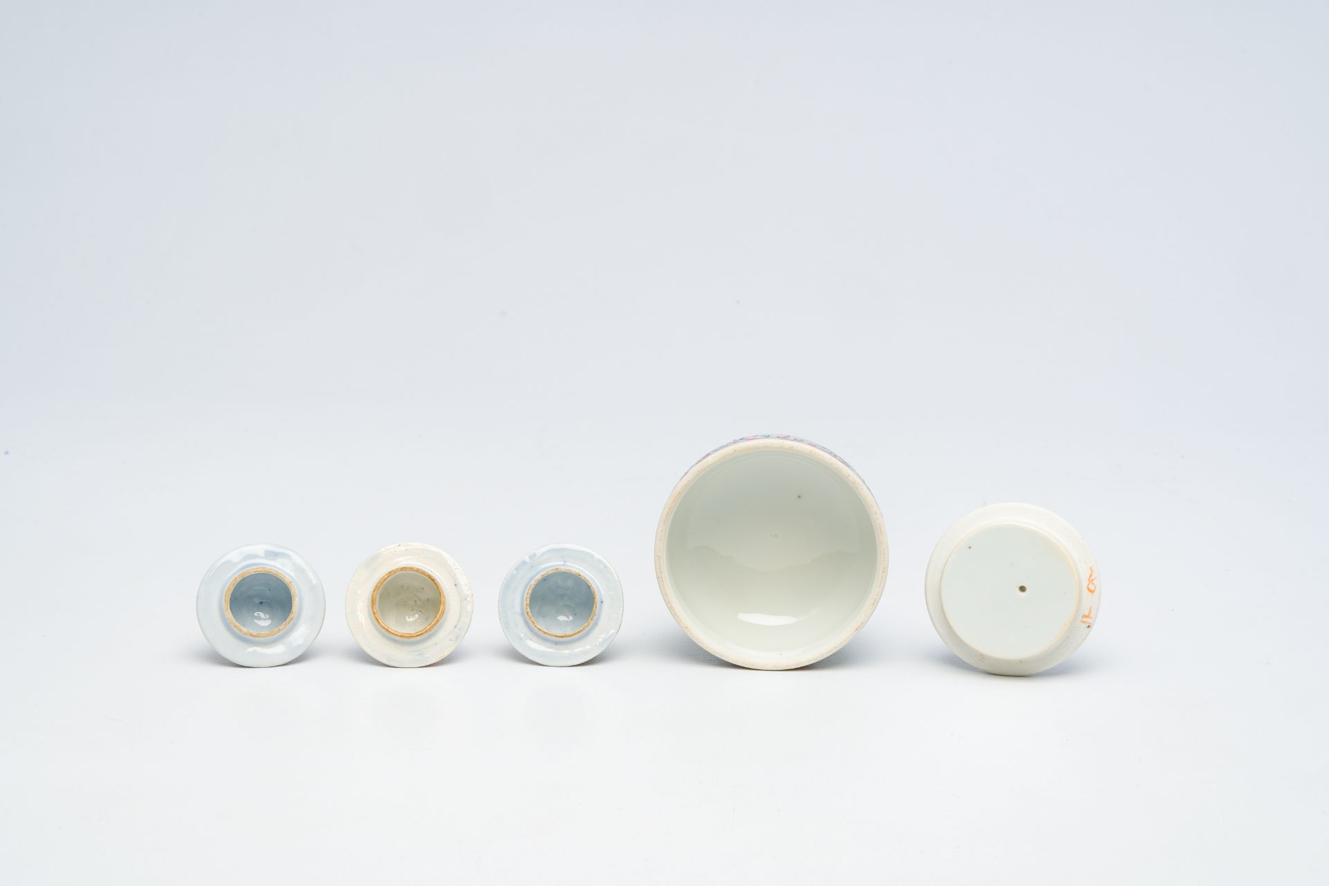 A varied collection of Chinese famille rose porcelain and three French Samson famille rose style 'ar - Image 17 of 17