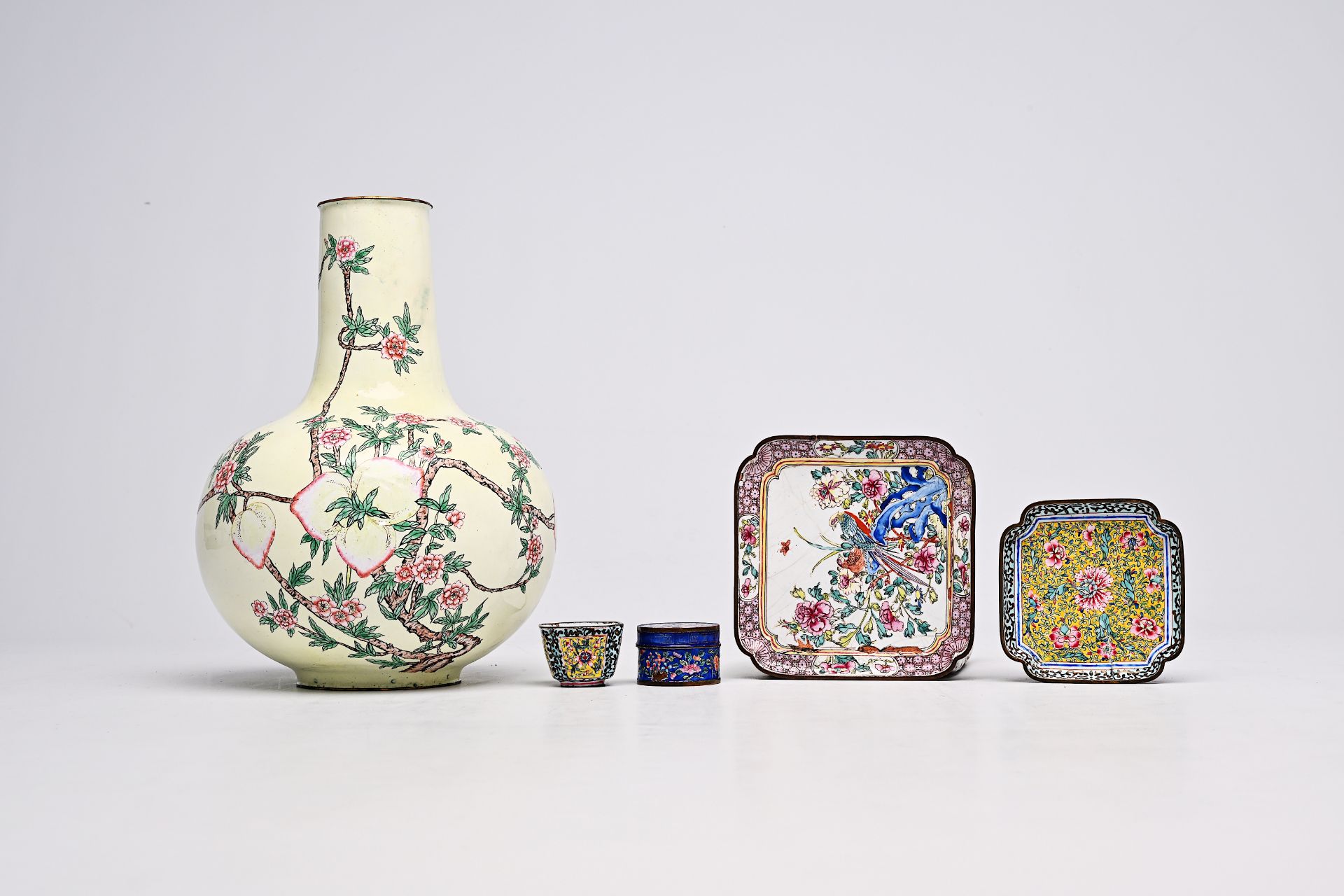 Five various Chinese Canton enamel pieces, Qing/Republic