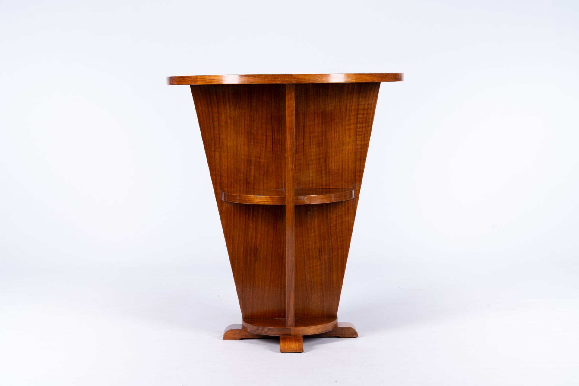 A round veneered wood two tier Art Deco side table, 20th C. - Bild 5 aus 7