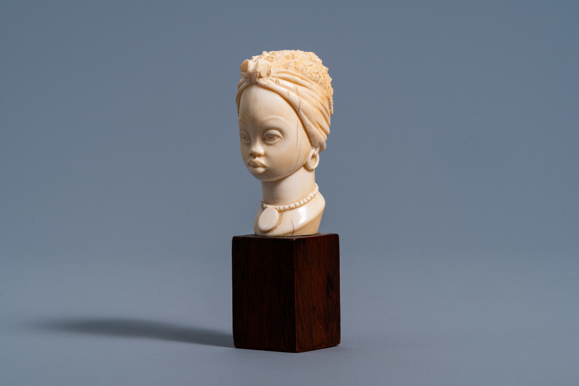 A fine ivory bust of an African beauty on a wood base, probably Belgium, late 19th C. - Image 2 of 9