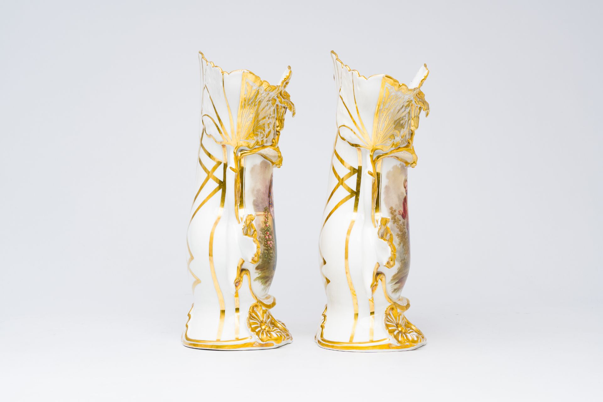 A pair of French gilt and polychrome old Paris porcelain vases with an Indian couple and floral reli - Image 5 of 7