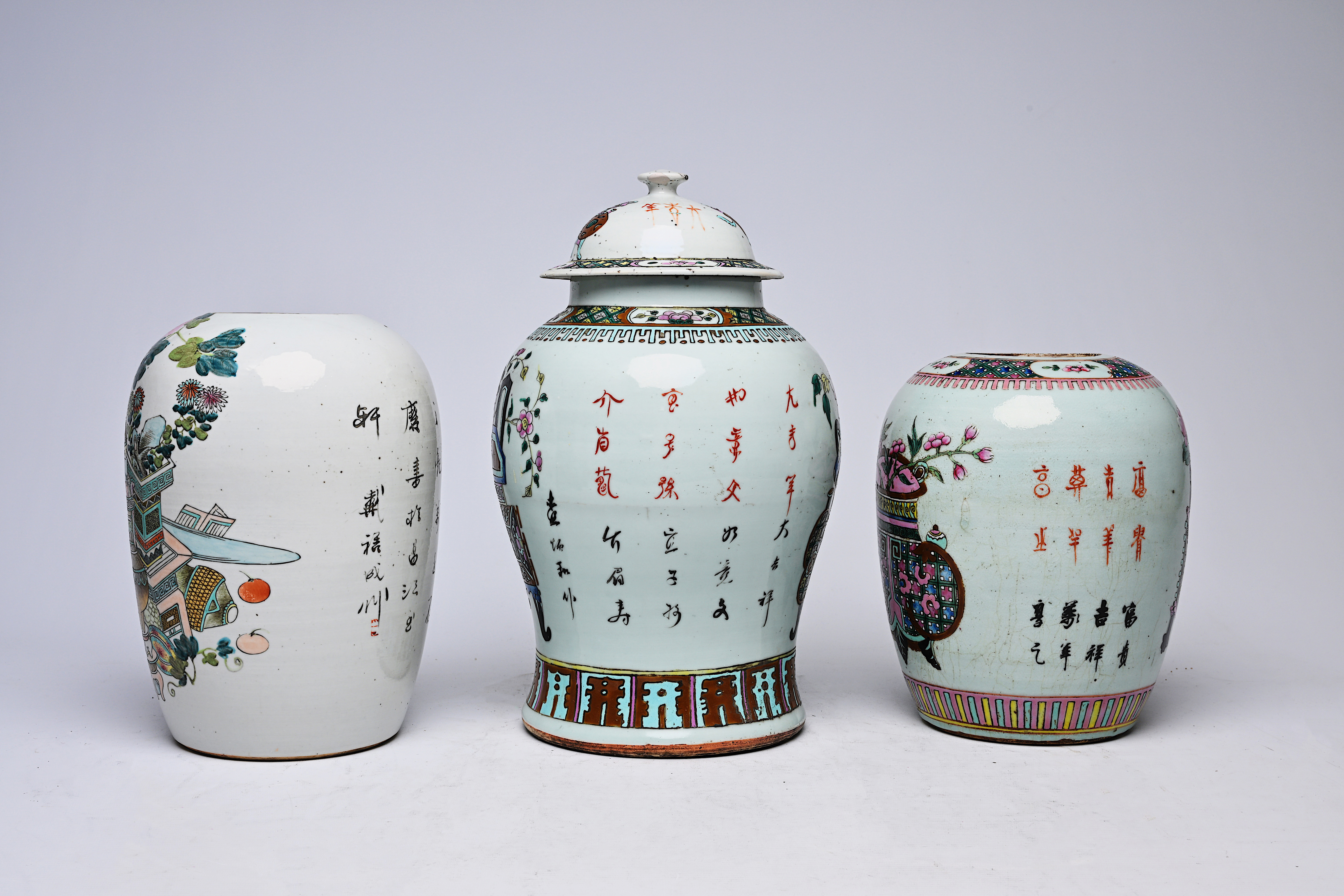 A Chinese famille rose vase and cover and two ginger jars with antiquities, 19th/20th C. - Image 2 of 6