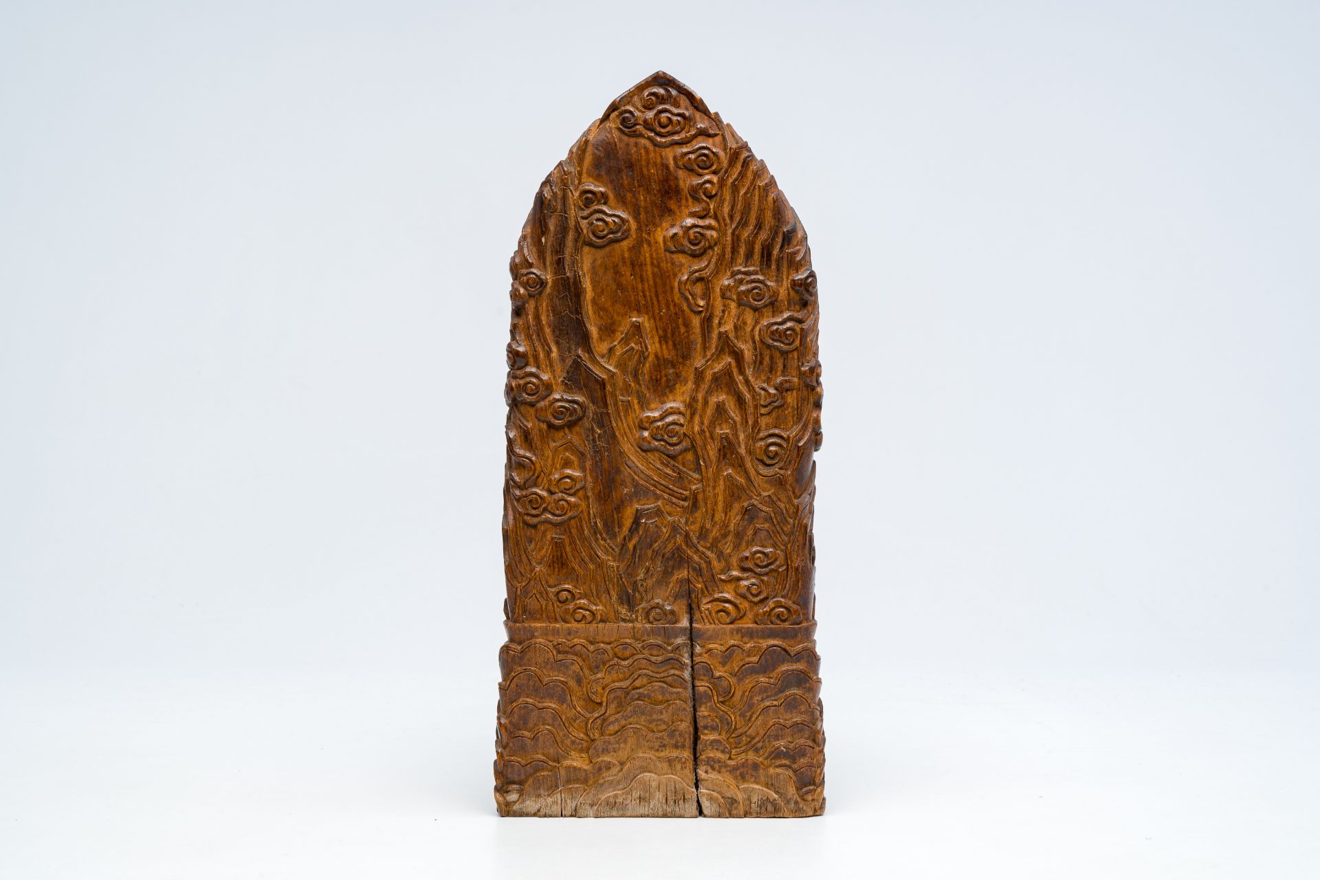 A Chinese or Tibetan partly gilded wooden votive Buddhist sculpture, 19th/20th C. - Image 3 of 6