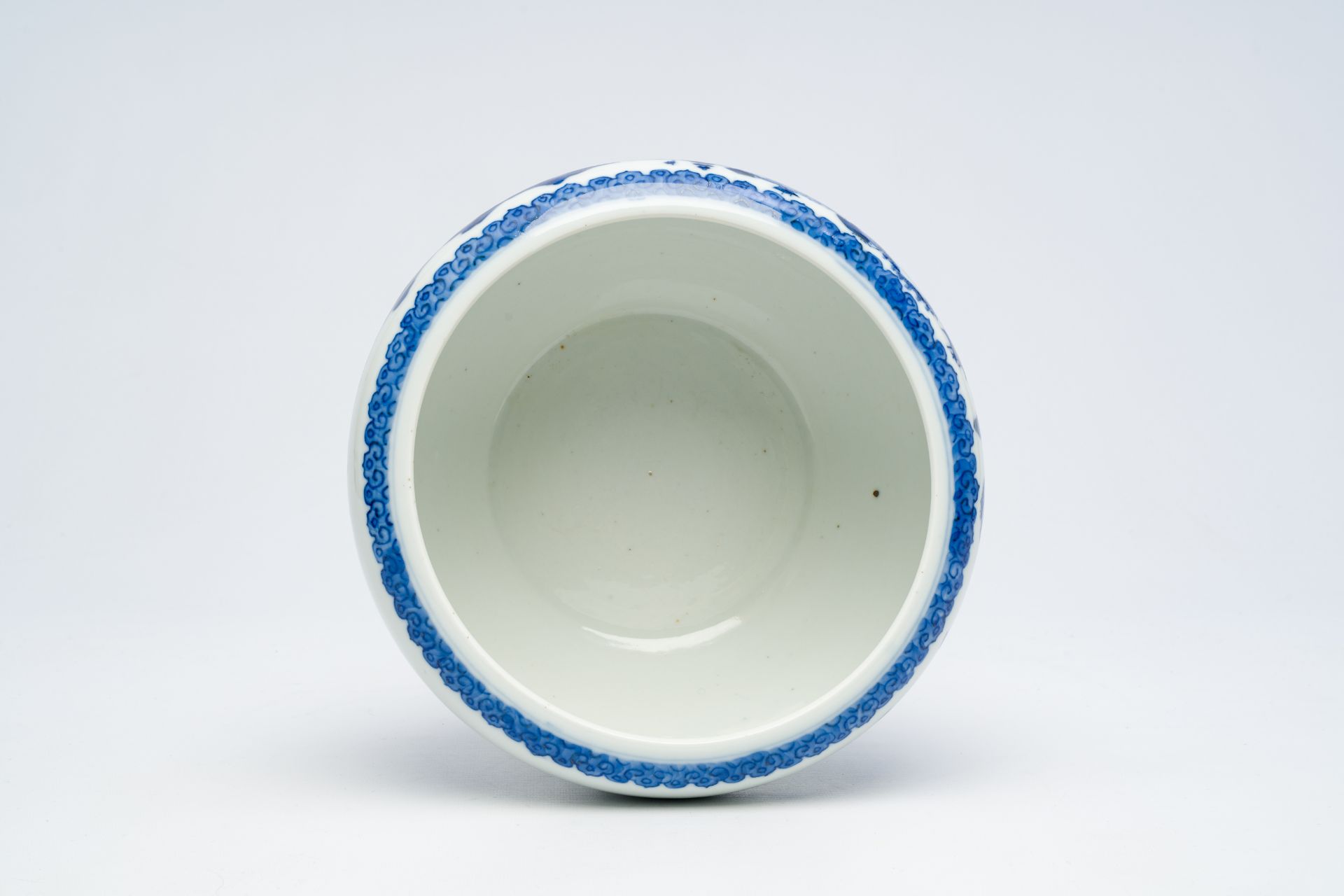 A varied collection of Chinese blue and white porcelain, 19th/20th C. - Image 27 of 30
