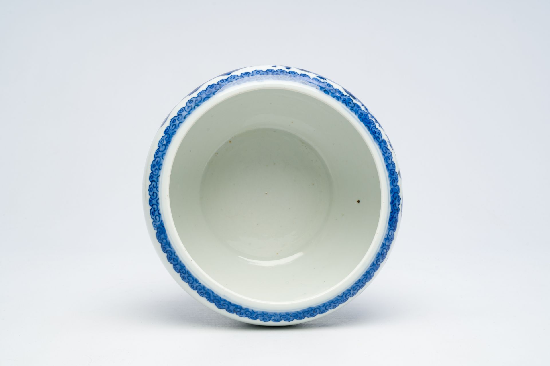 A varied collection of Chinese blue and white porcelain, 19th/20th C. - Bild 27 aus 30