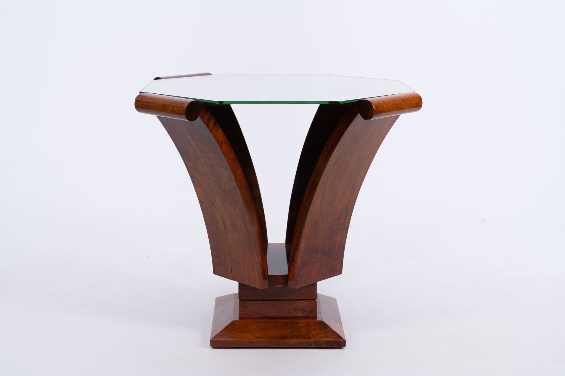 An octagonal veneered wood Art Deco side table with a mirror top, 20th C. - Image 2 of 8