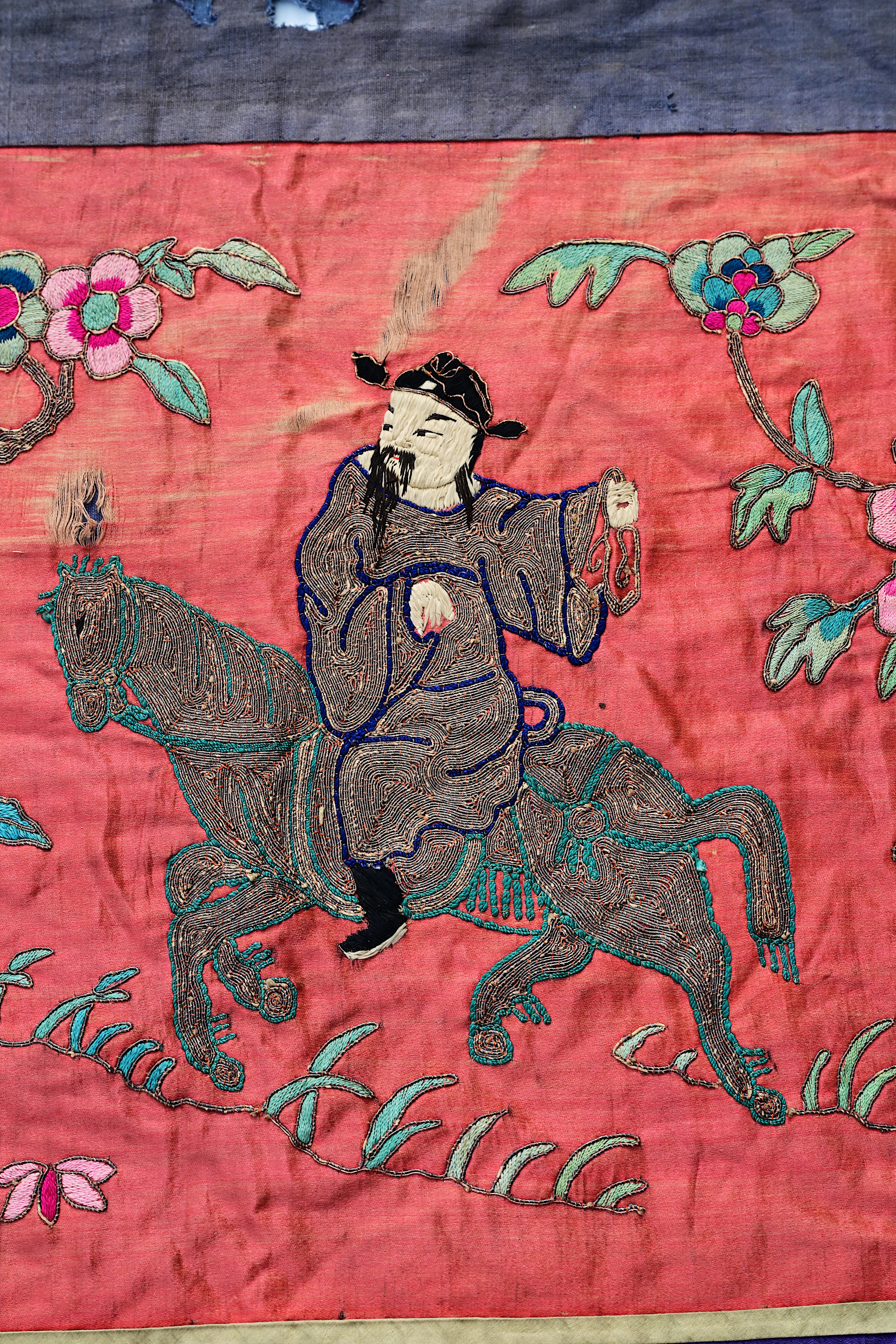 A long Chinese horizontal silk embroidered 'Eight Immortals' altar cloth with silver thread, 19th C. - Image 7 of 13