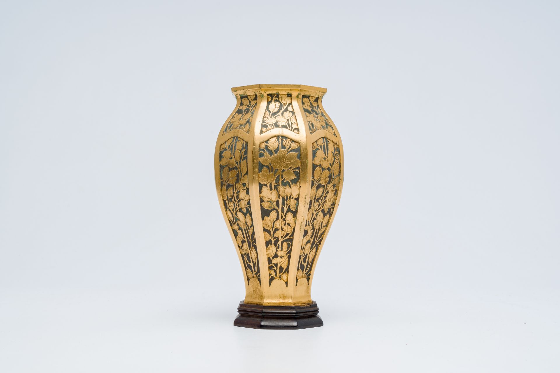 A French octagonal bronze vase with floral design, Christofle, first half 20th C. - Image 4 of 9