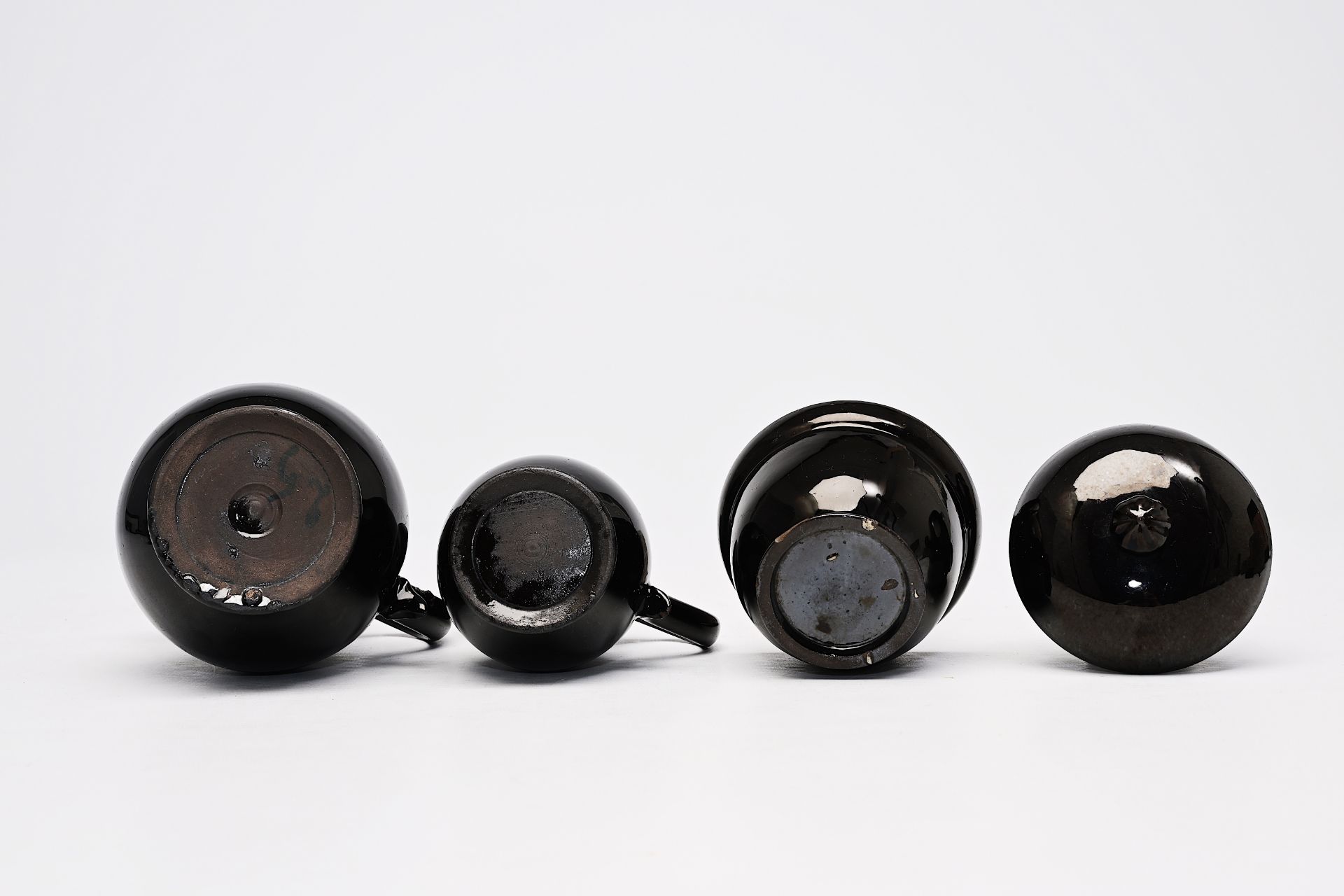 A varied collection black glazed Namur earthenware, 18th/19th C. - Bild 13 aus 13