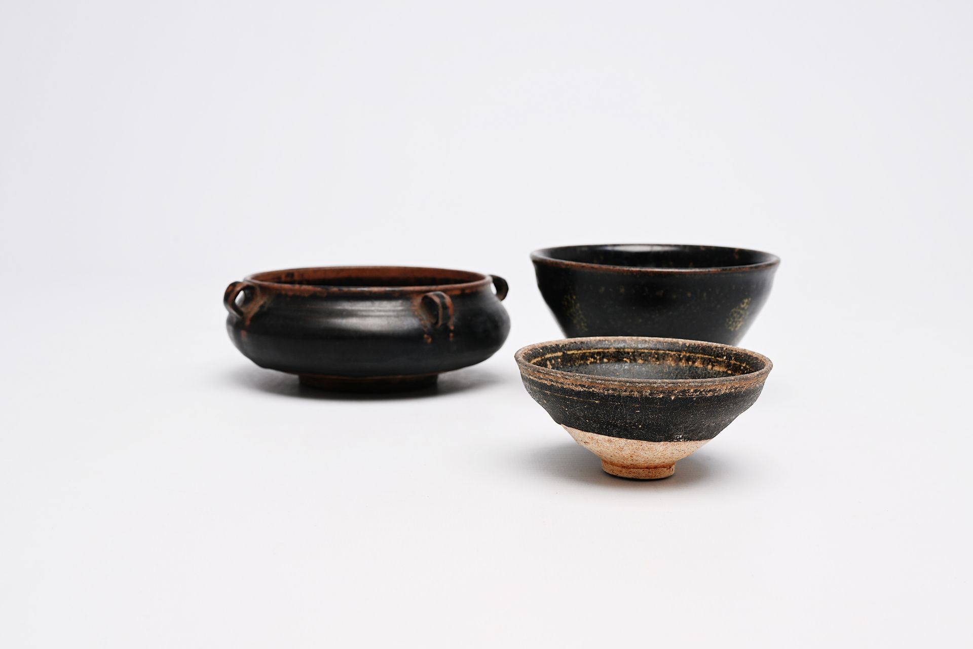 A Chinese black-glazed censer and two tea bowls, Song or later - Image 7 of 7