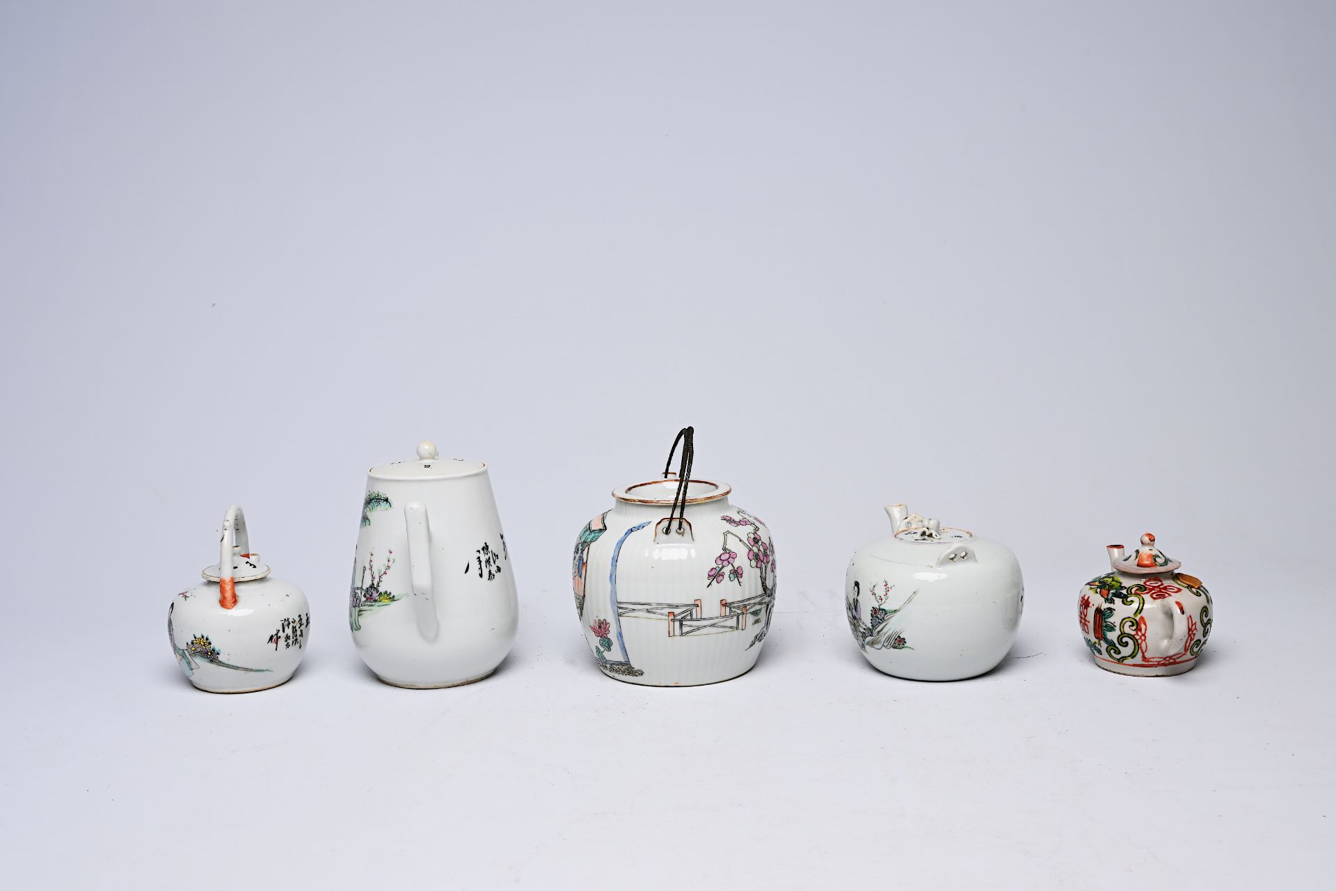 Five Chinese famille rose and qianjiang cai teapots and covers with floral and figurative design, 19 - Bild 3 aus 8