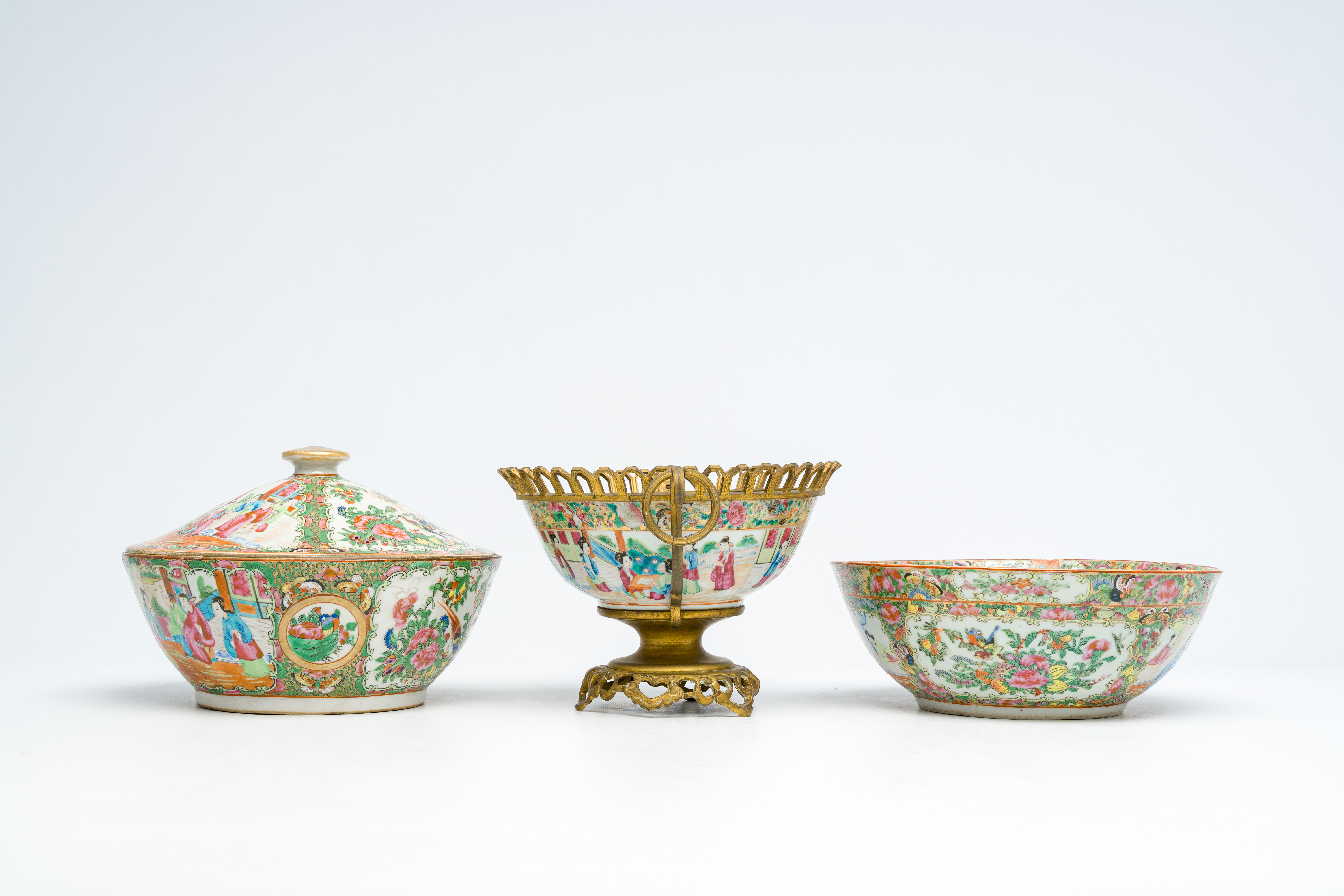 A varied collection of Chinese Canton famille rose porcelain with palace scenes and floral design, 1 - Image 5 of 11
