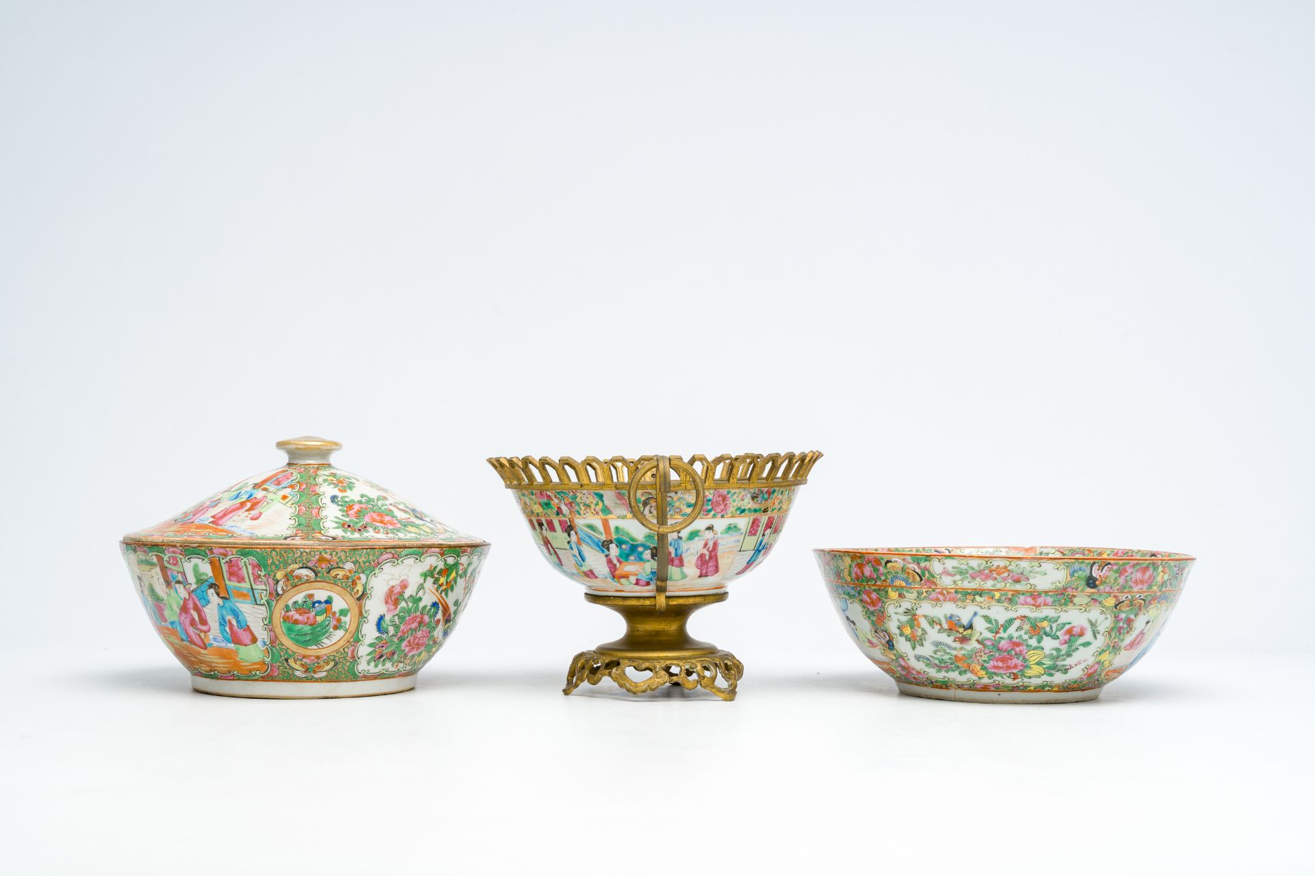 A varied collection of Chinese Canton famille rose porcelain with palace scenes and floral design, 1 - Image 5 of 11