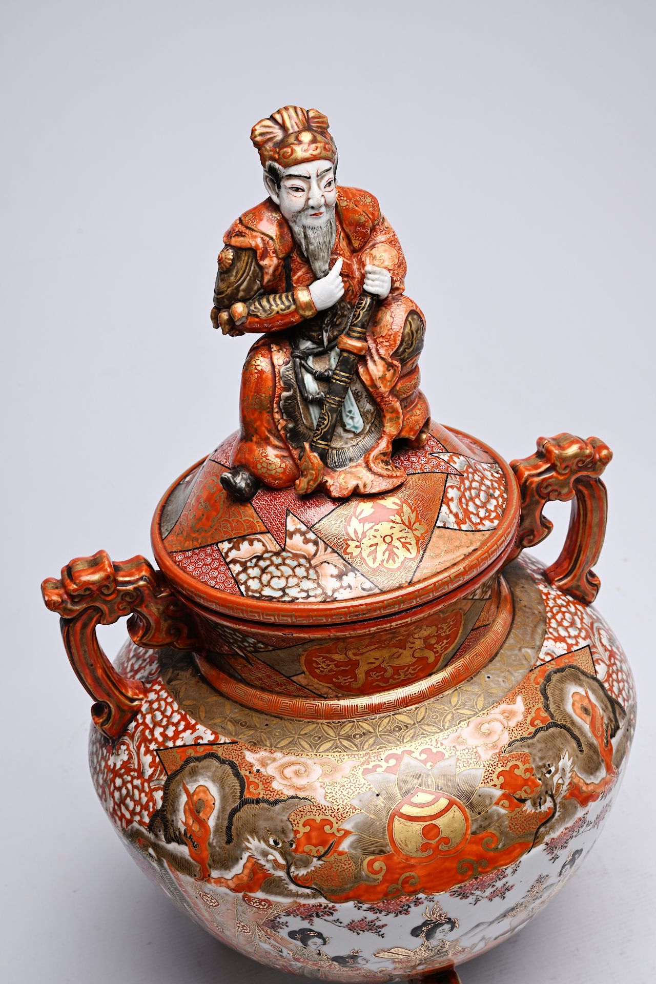A Japanese Kutani incense burner crowned with an Immortal with ladies in a landscape, dragons and bi - Image 8 of 9