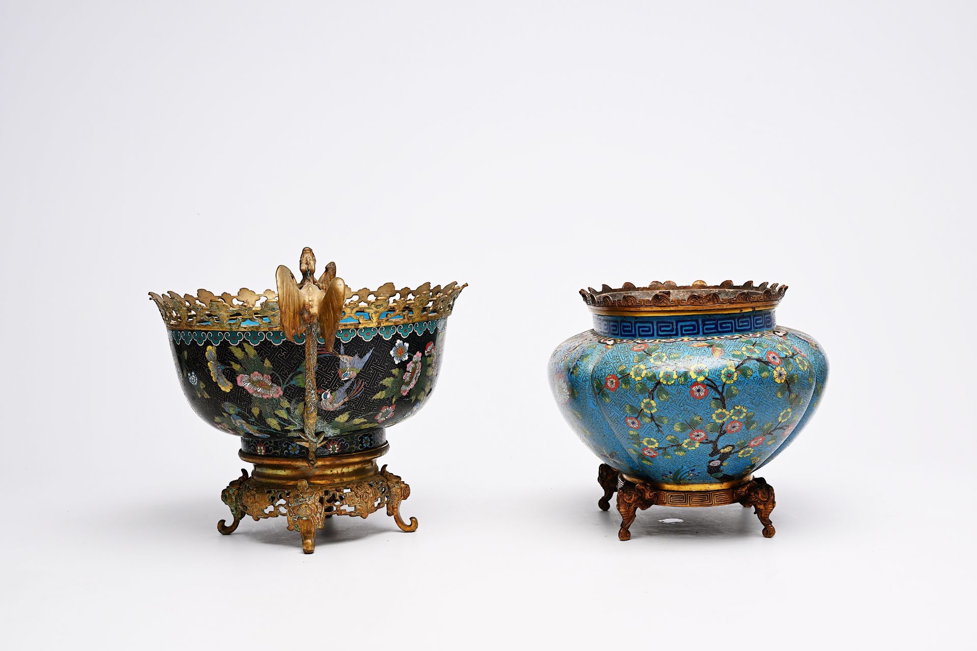 A Chinese cloisonne bowl and a jardiniere with gilt metal mounts, 19th C. - Image 2 of 11