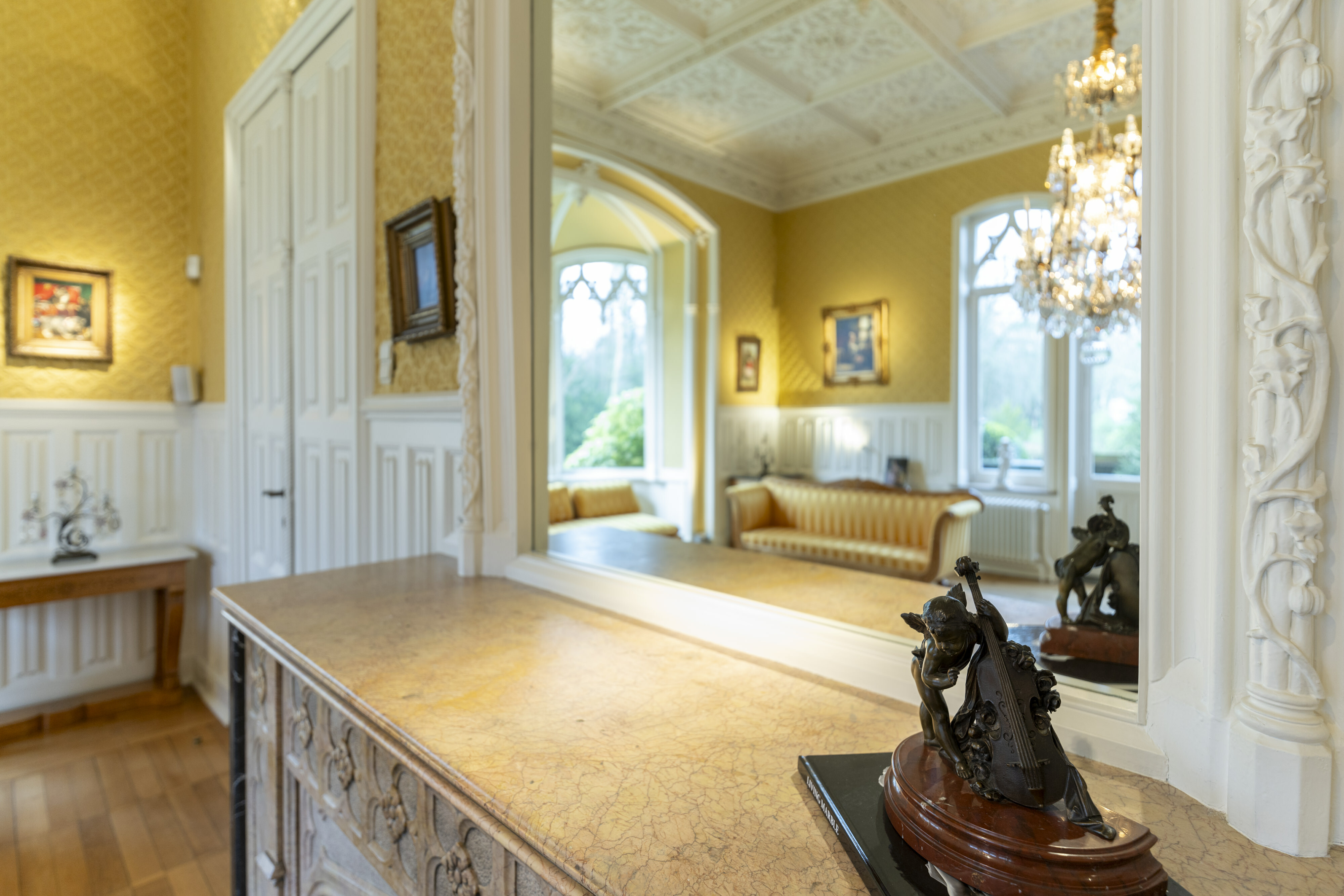 A 13-piece Biedermeier salon set comprising 3 sofas, 8 chairs and 2 footstools with yellow silk upho - Image 12 of 34