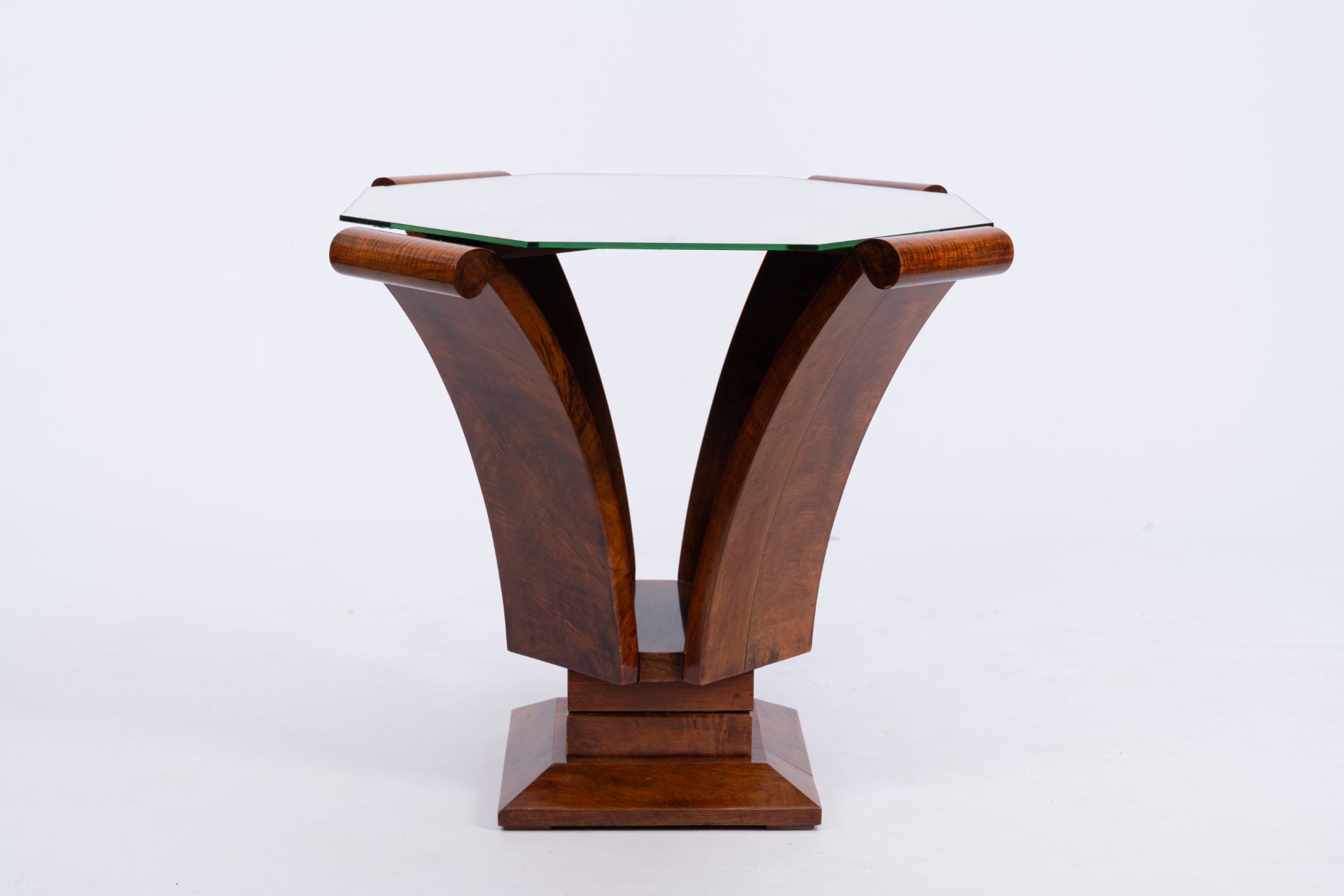 An octagonal veneered wood Art Deco side table with a mirror top, 20th C. - Image 4 of 8