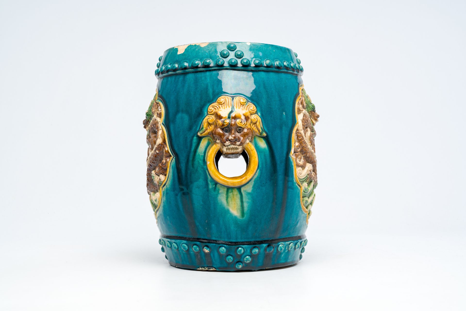 A Chinese fahua barrel-shaped garden seat with dragons, 20th C. - Image 10 of 14