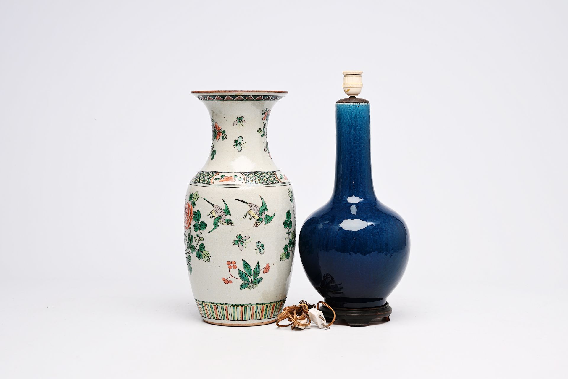 A varied collection of Chinese blue, white, famille rose, grisaille and monochrome porcelain, Kangxi - Bild 4 aus 11