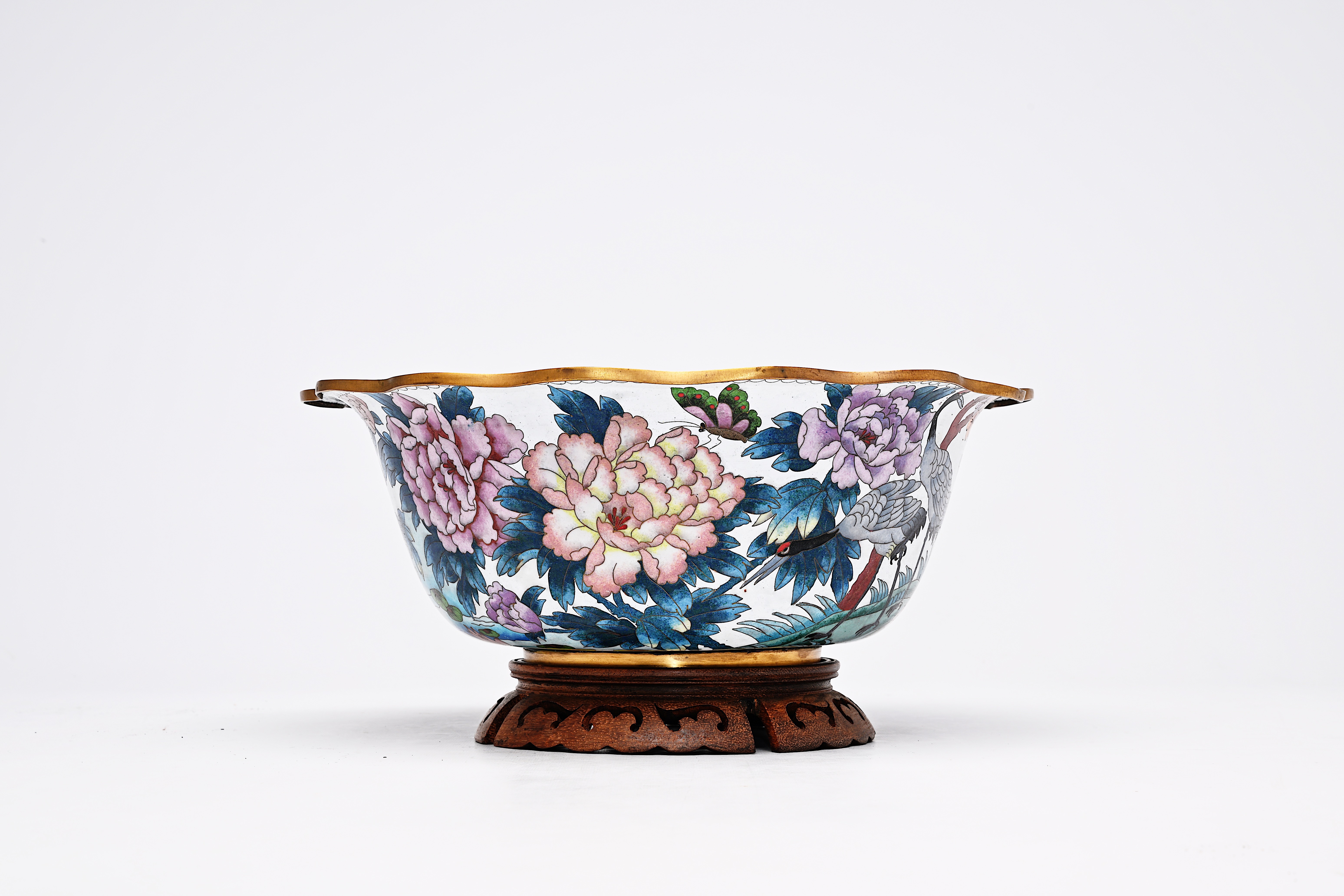 A large Chinese cloisonne dish and a bowl with cranes, 20th C. - Image 4 of 13