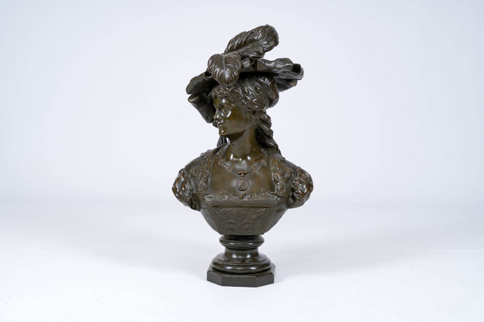 Friedrich Beer (1846-1912): Young lady with a hat with a plume, patinated bronze, foundry mark 'E. T - Image 2 of 9