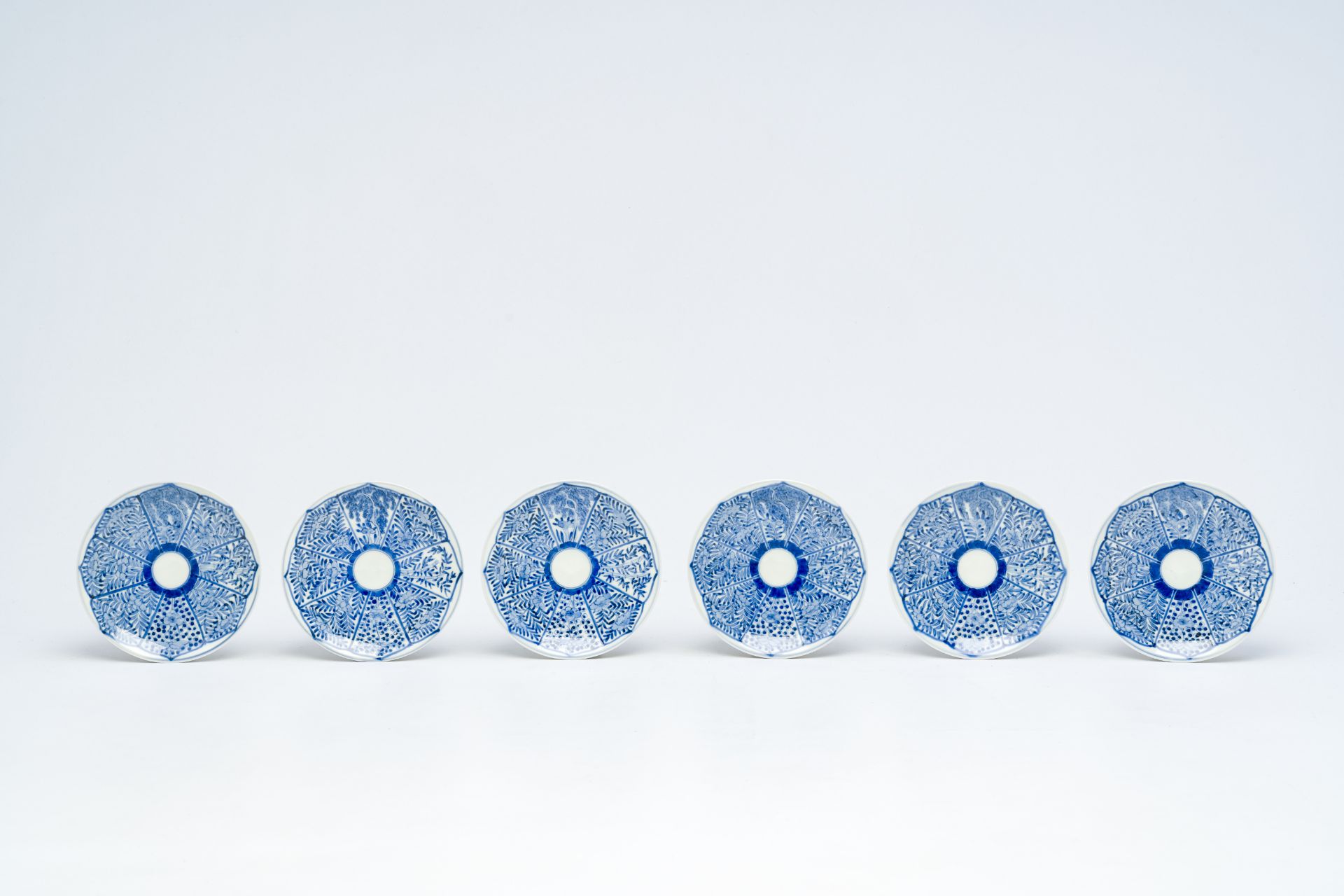 A varied collection of Japanese porcelain, Meiji, 19th/20th C. - Bild 2 aus 17