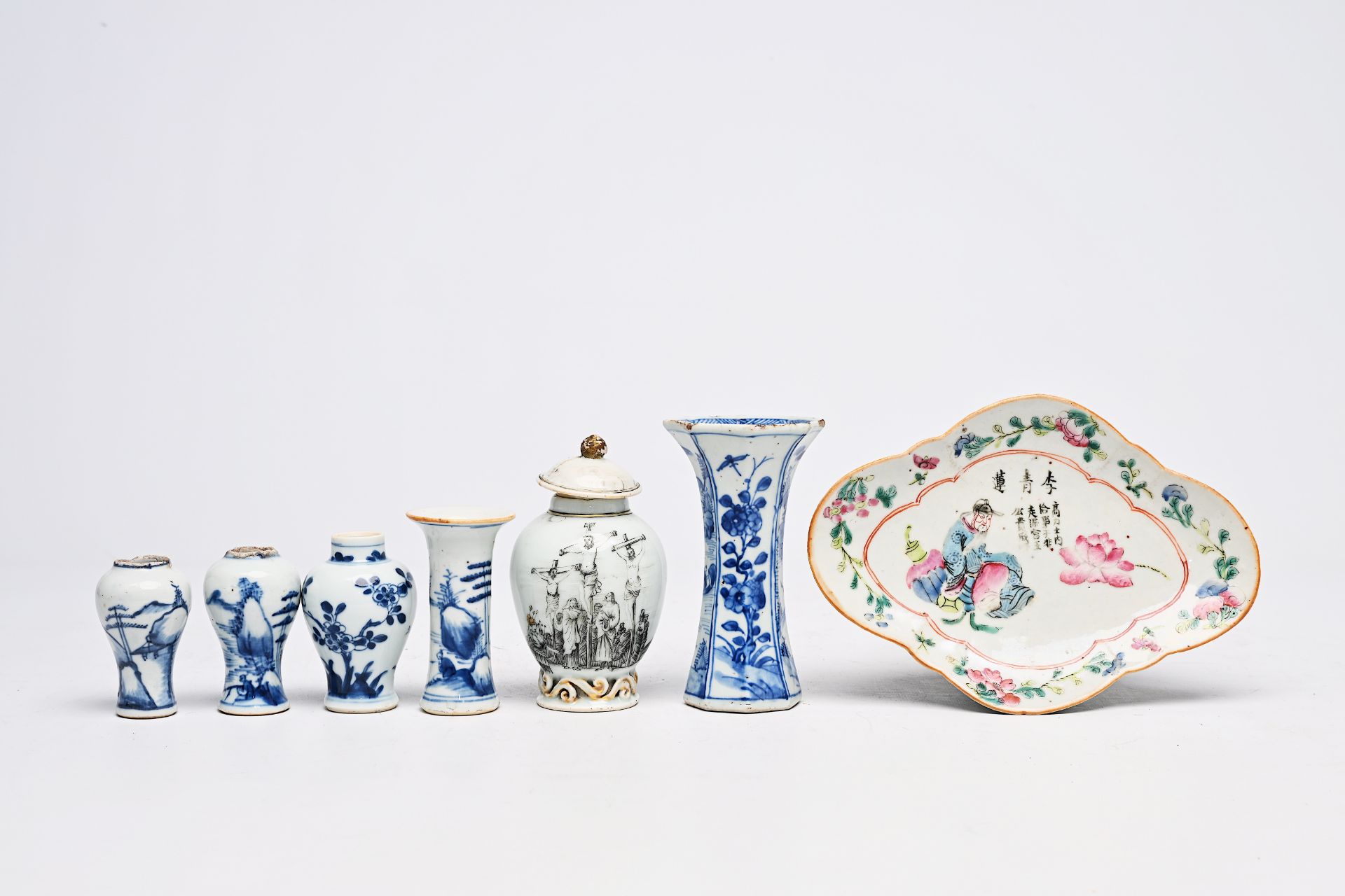 A varied collection of Chinese blue, white, famille rose, grisaille and monochrome porcelain, Kangxi - Image 9 of 11