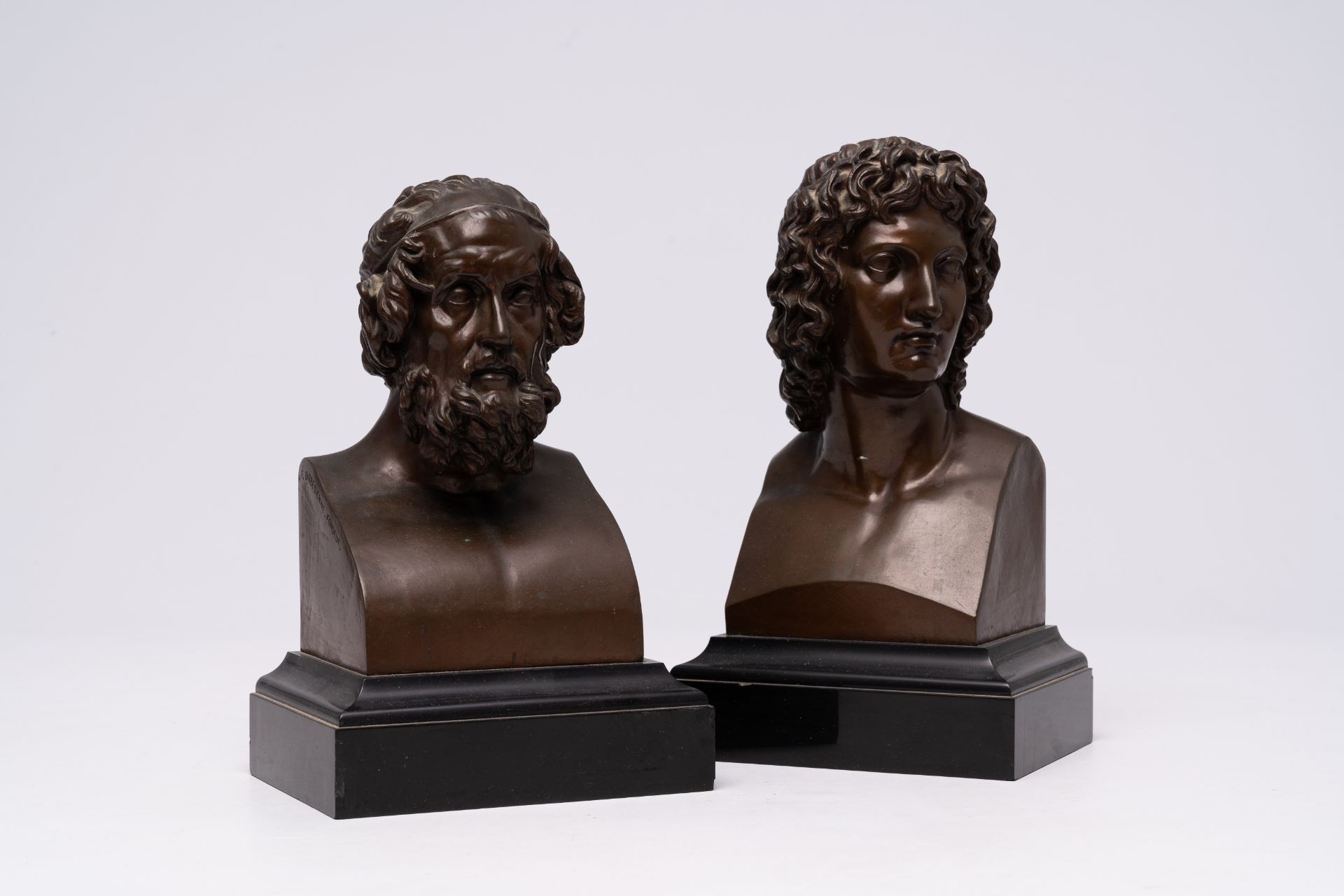 French school: Two busts after the antique, a.o. Homer, patinated bronze on a black marble base, fou - Image 4 of 14