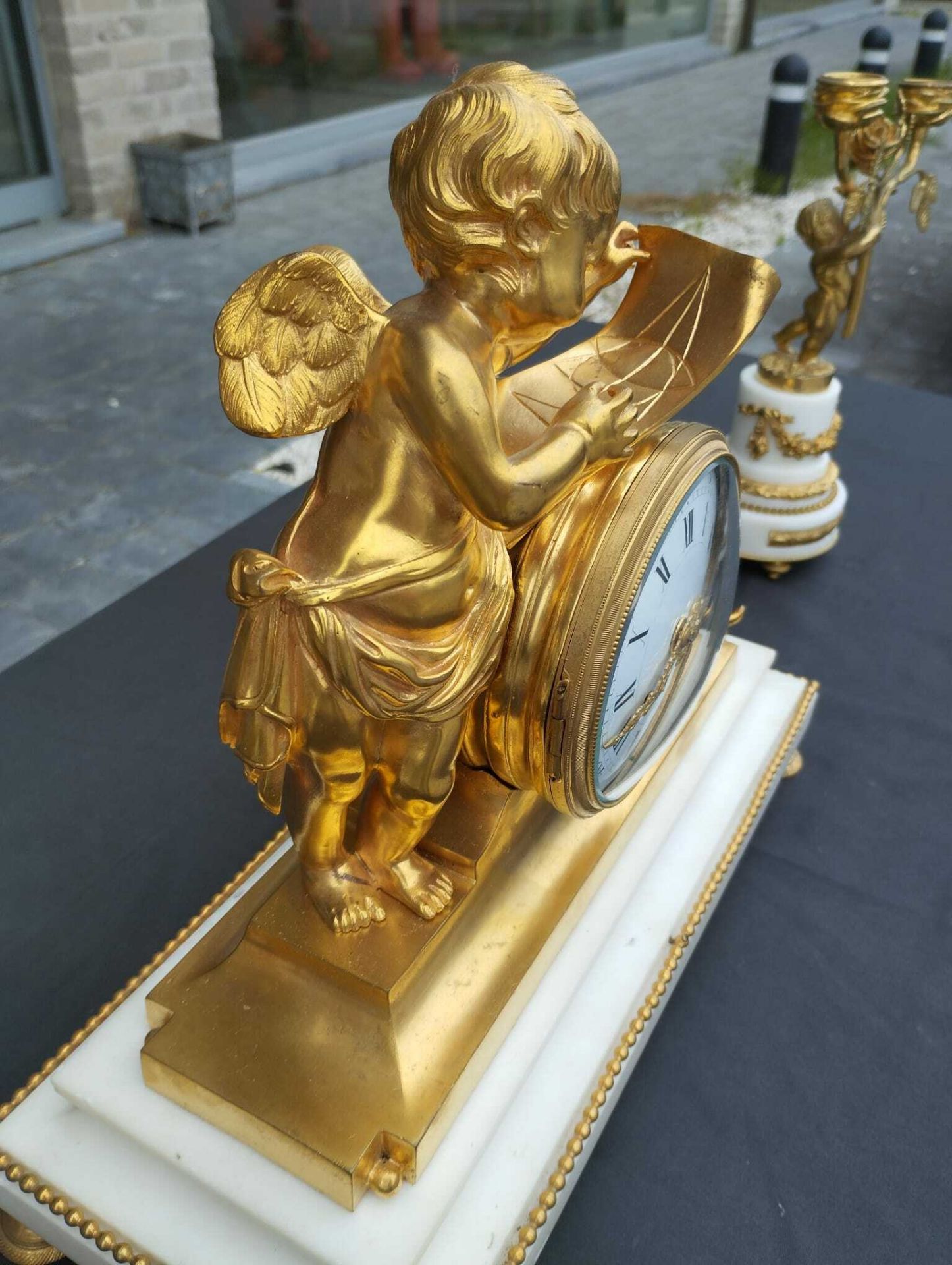 A French gilt bronze mounted white marble three-piece clock garniture with putti, 19th C. - Image 34 of 34