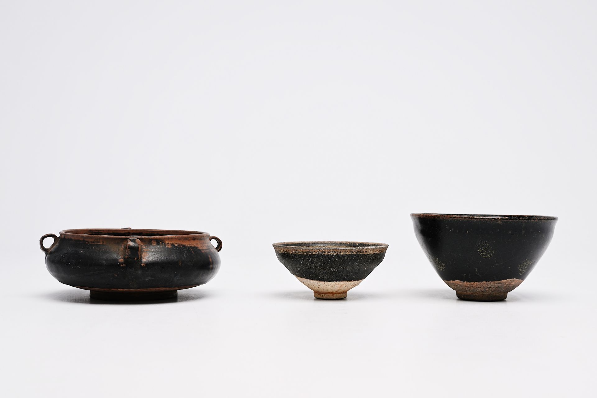 A Chinese black-glazed censer and two tea bowls, Song or later - Image 4 of 7