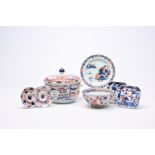 A varied collection of Chinese Imari style porcelain with floral design and landscapes, Kangxi/Qianl