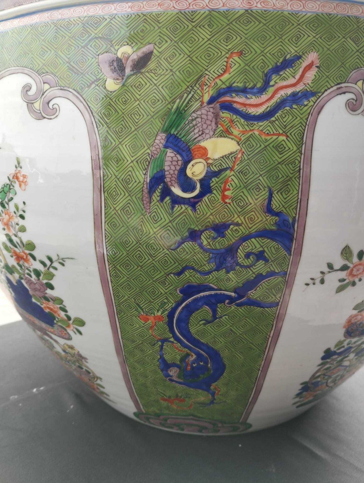 A French Samson famille verte style jardiniere with phoenixes, dragons and flower baskets, Paris, 19 - Image 18 of 20