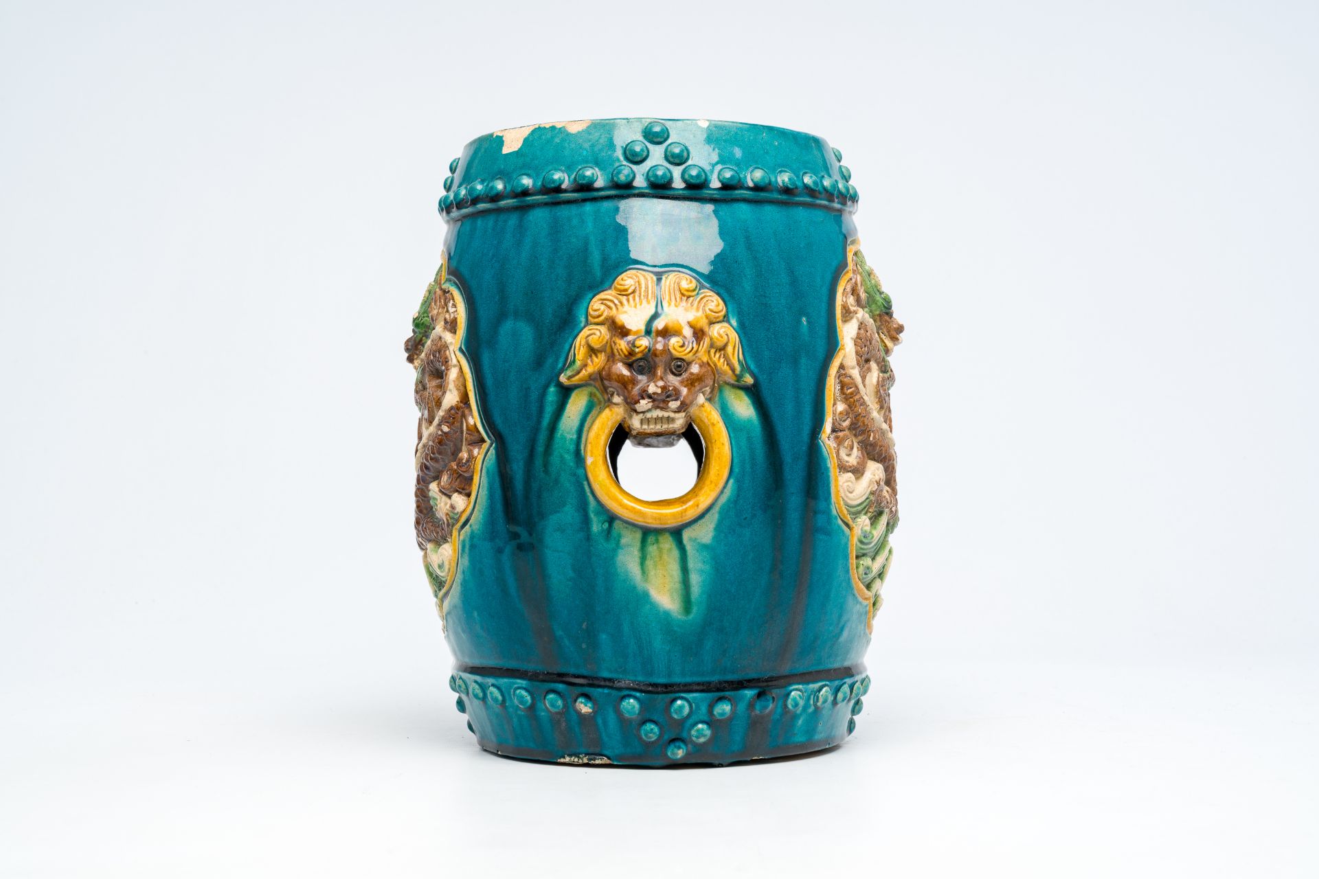 A Chinese fahua barrel-shaped garden seat with dragons, 20th C. - Bild 9 aus 14