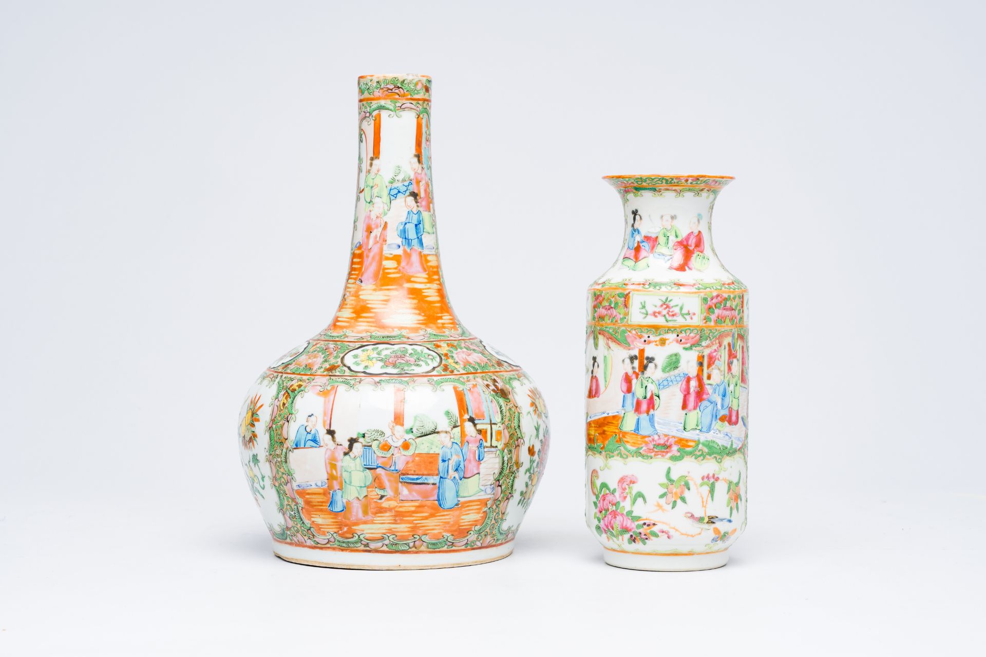 Two Chinese Canton famille rose vases and two plates, 19th C. - Bild 5 aus 10