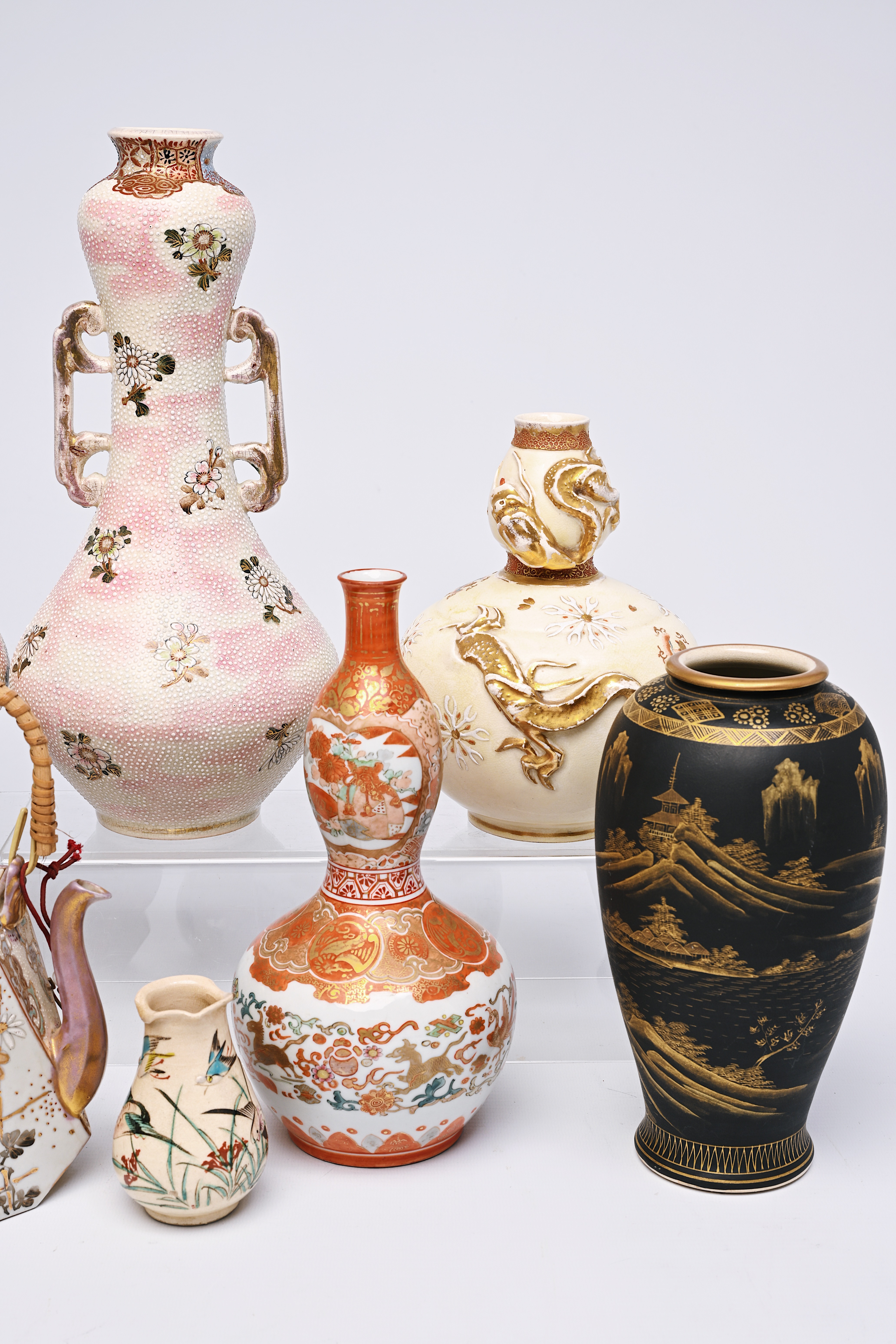 An extensive collection of Japanese Satsuma and Kutani porcelain, Meiji/Showa, 19th/20th C. - Image 4 of 30