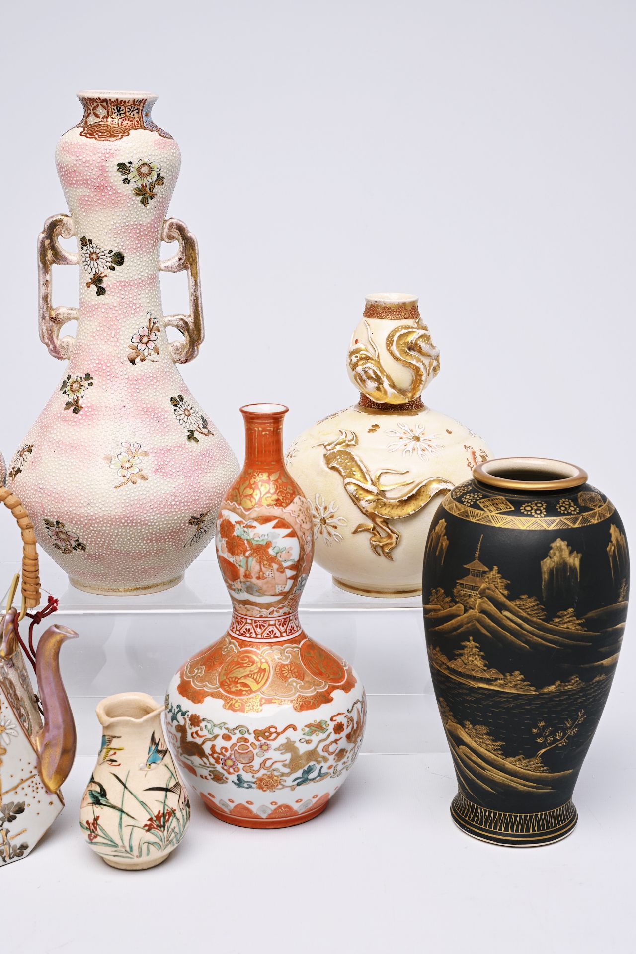 An extensive collection of Japanese Satsuma and Kutani porcelain, Meiji/Showa, 19th/20th C. - Bild 4 aus 30