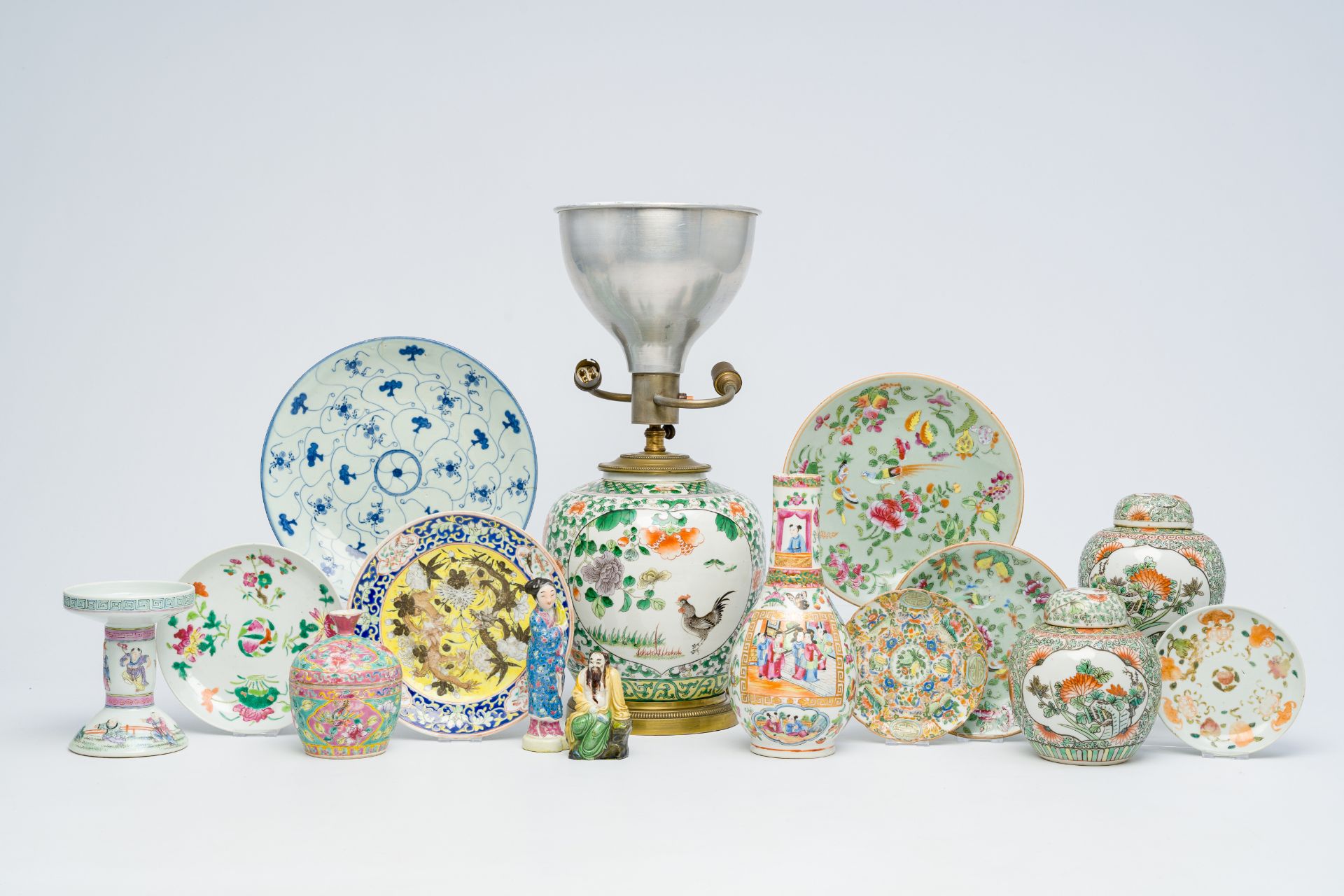 A varied collection of Chinese porcelain, 19th/20th C.