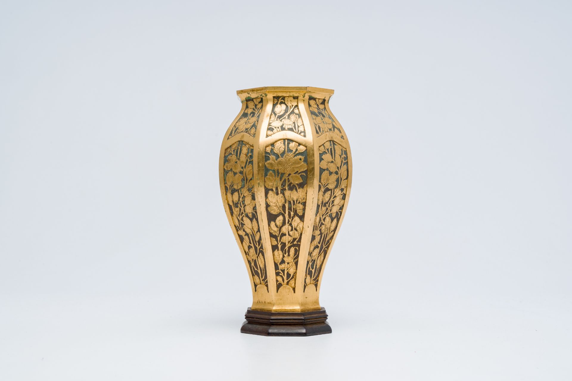 A French octagonal bronze vase with floral design, Christofle, first half 20th C. - Image 6 of 9
