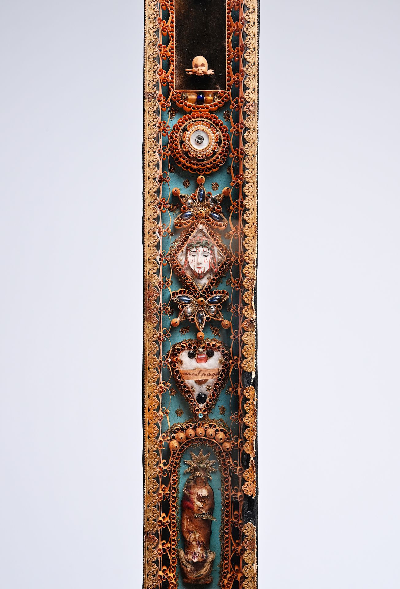 An exceptionally large reliquary of various saints with embroidery, paper filigree and pearls, Fland - Image 10 of 13