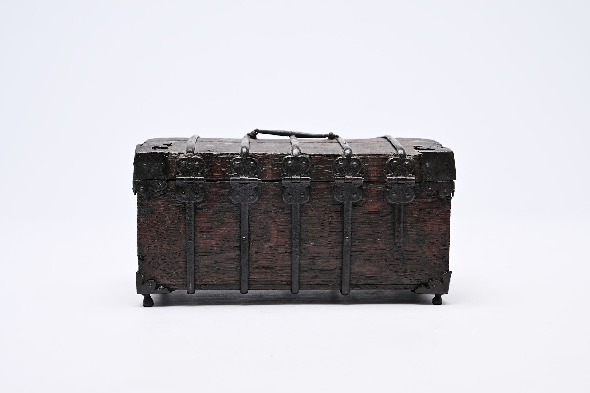 A wooden chest with iron mounts, Western Europe, 16th C. - Image 4 of 11