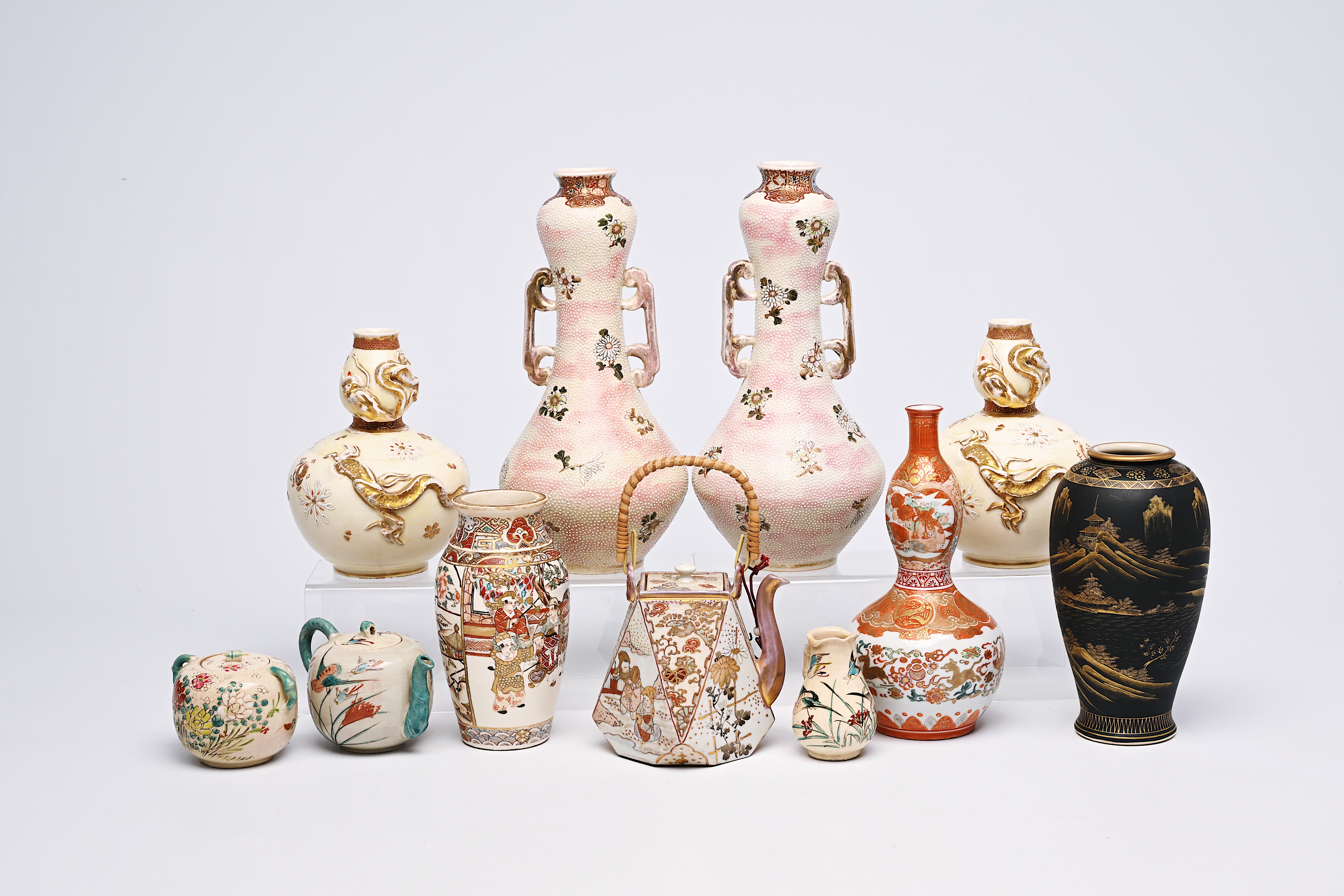 An extensive collection of Japanese Satsuma and Kutani porcelain, Meiji/Showa, 19th/20th C.