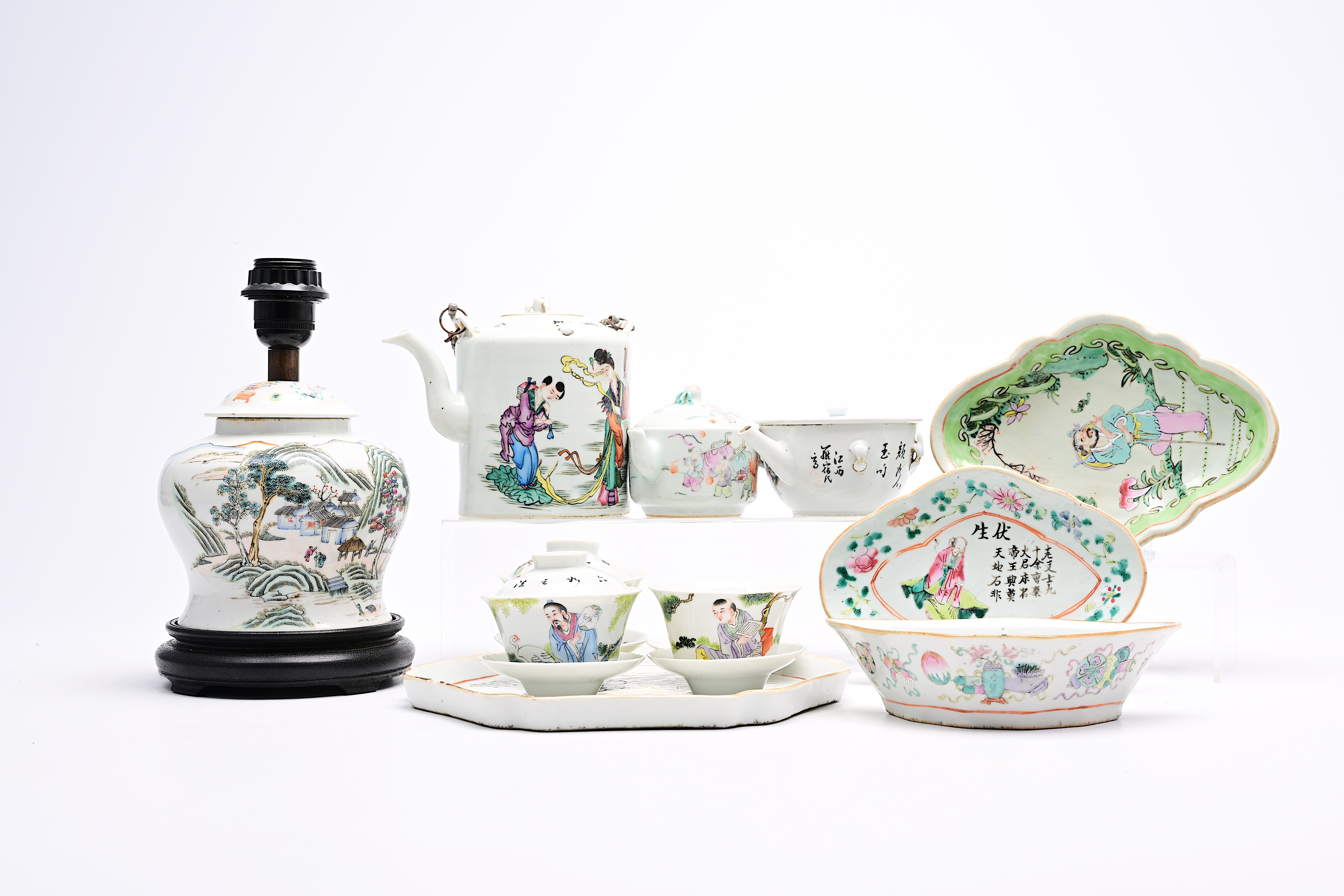 A varied collection of Chinese famille rose and qianjiang cai porcelain, 19th/20th C. - Image 2 of 40
