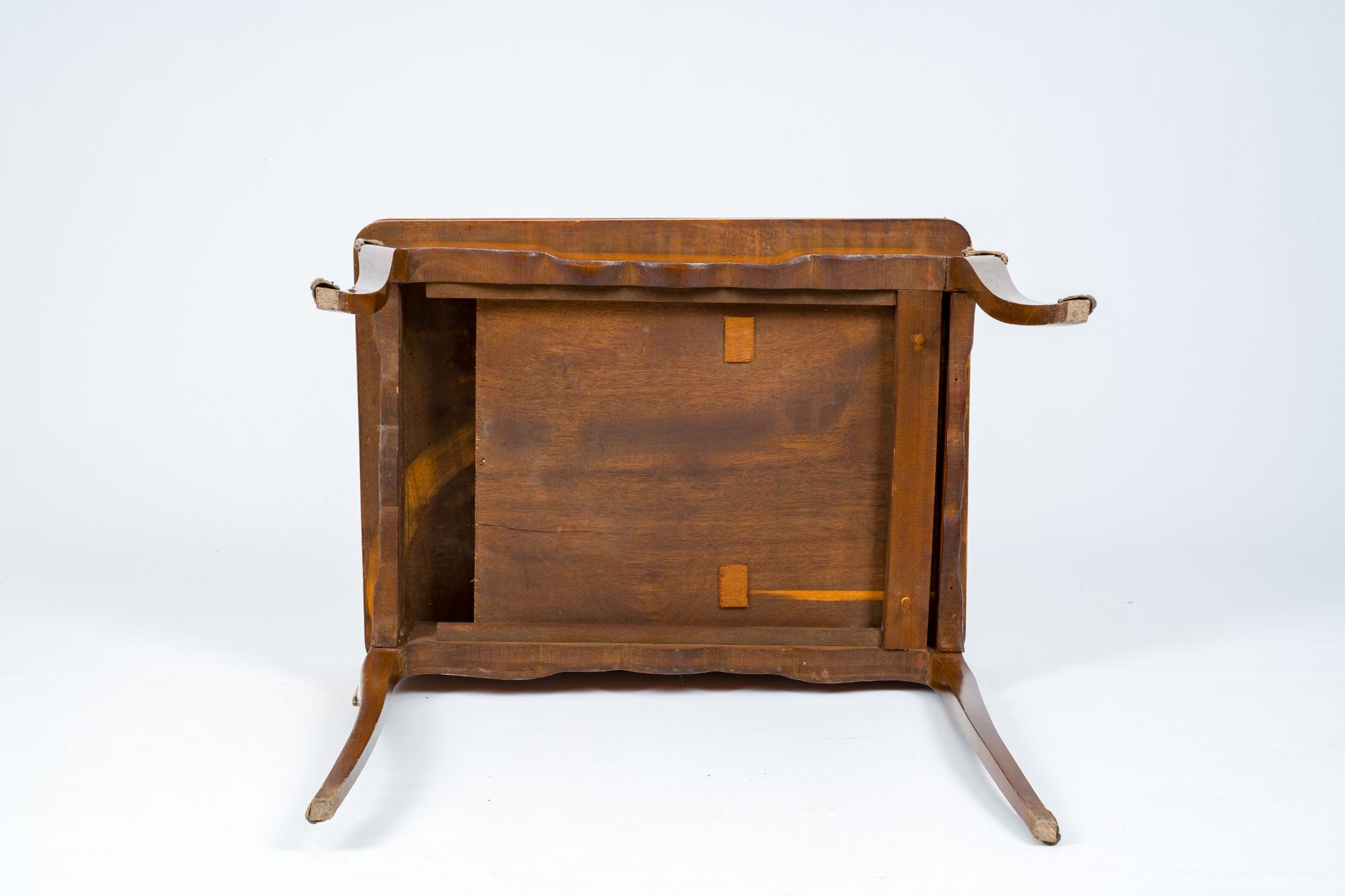 A French bronze mounted wood game table with marquetry top, 19th/20th C. - Image 10 of 10