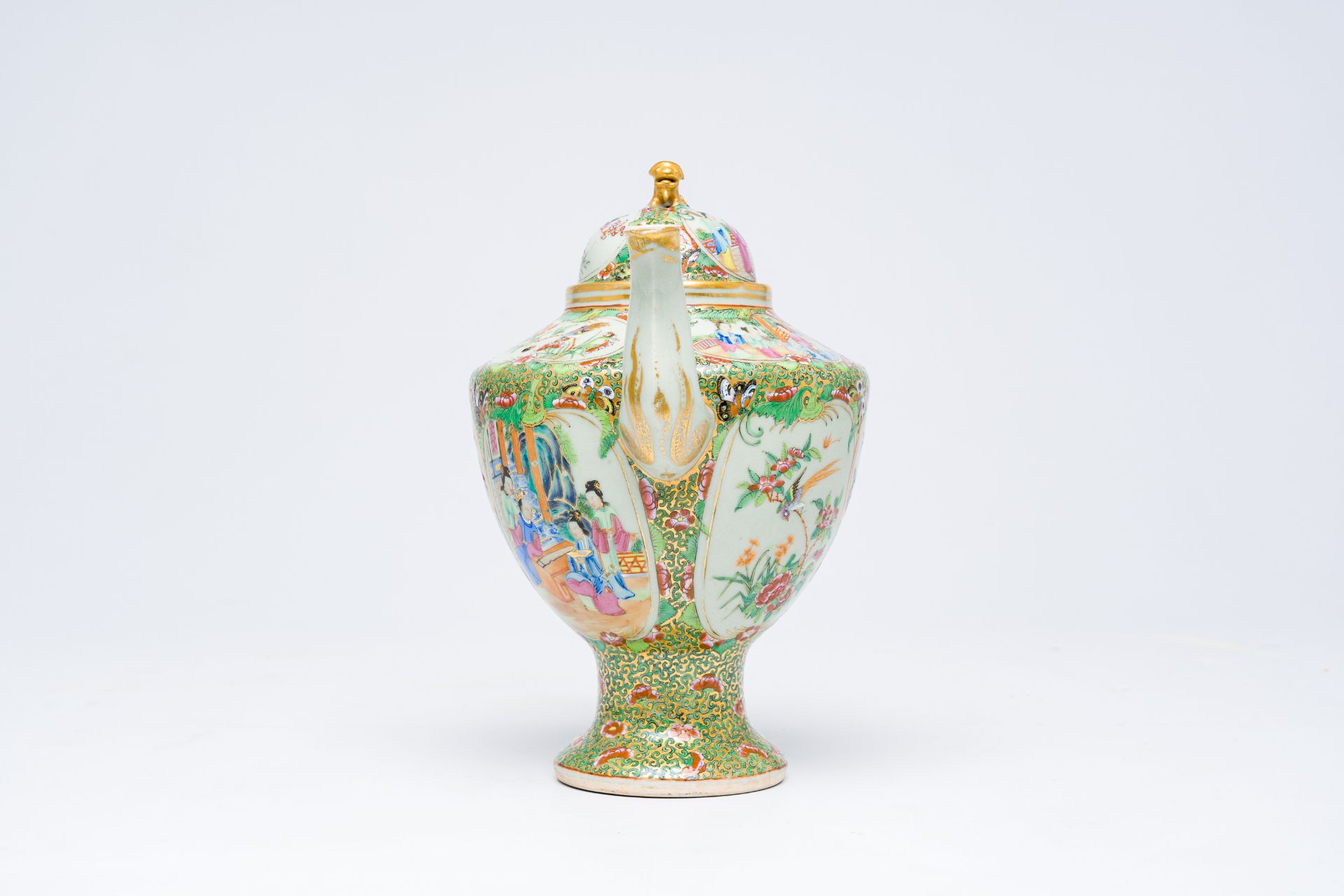 Six Chinese Canton famille rose porcelain wares, 19th C. - Bild 9 aus 11
