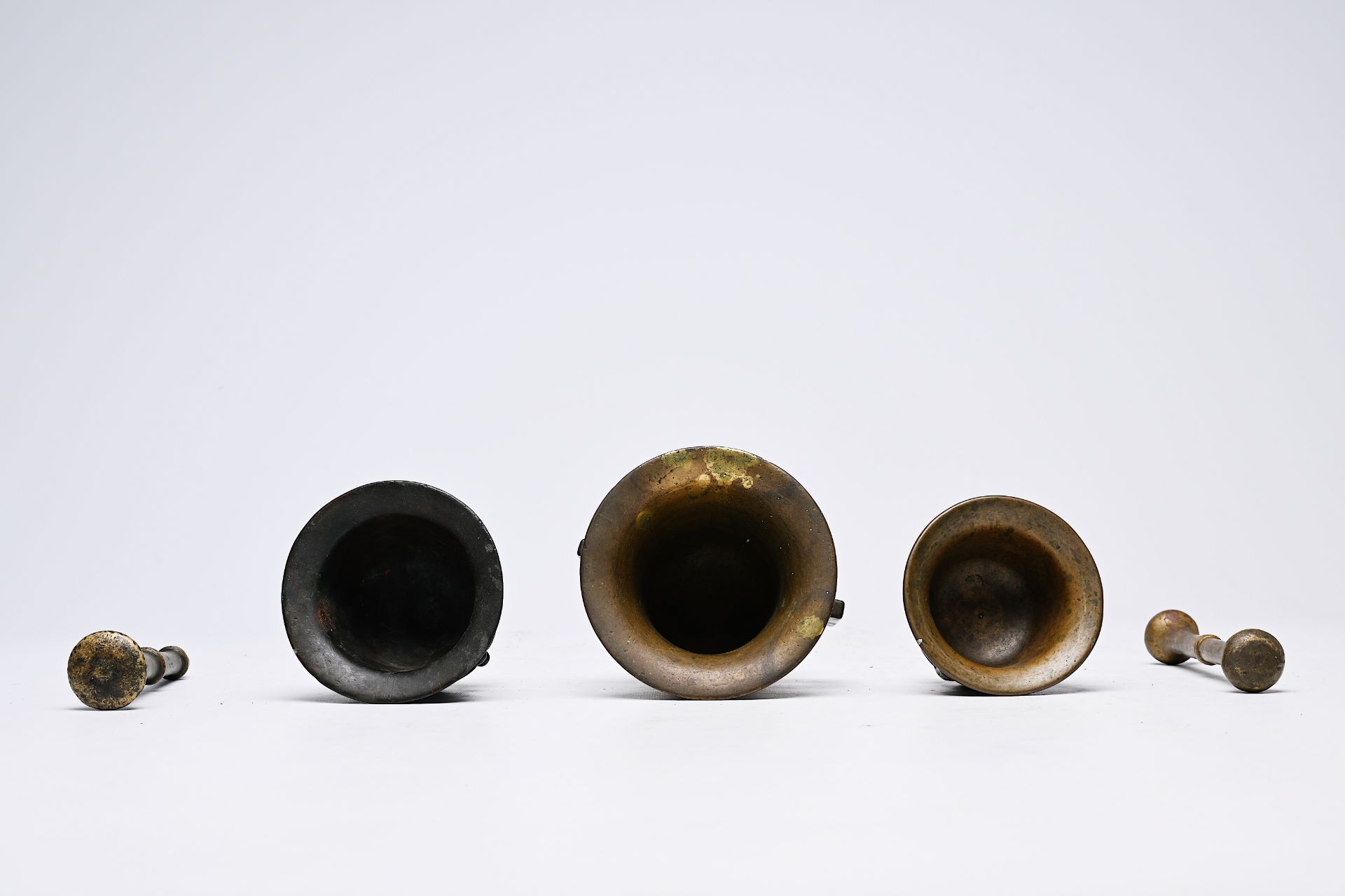 Three bronze mortars and two pestles, France and/or Spain, 16th/17th C. - Image 4 of 6