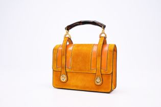 An Italian ochre yellow Alcantara Gucci handbag, 20th C.