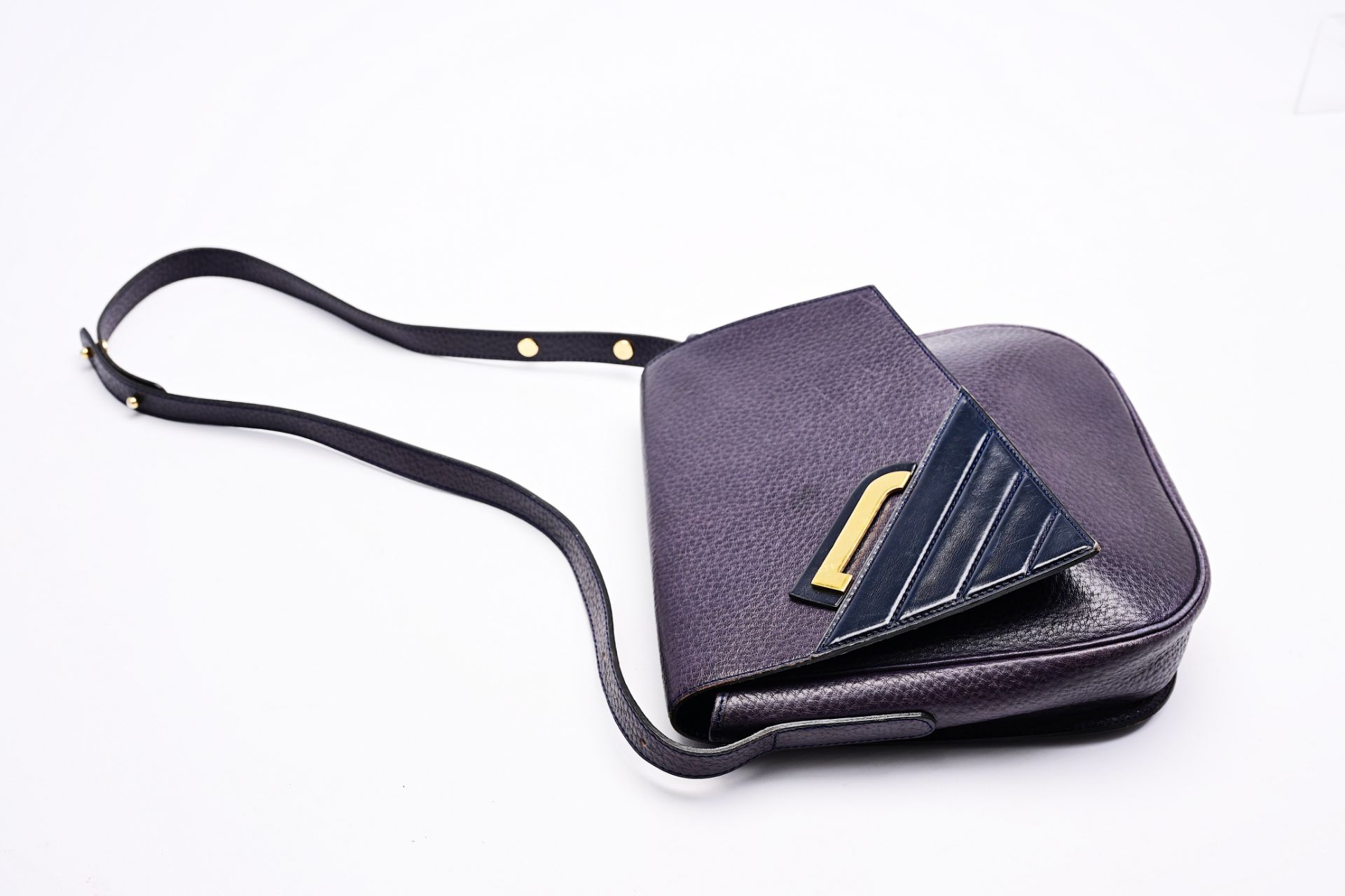 A Belgian leather Delvaux handbag, second half 20th C. - Bild 9 aus 10