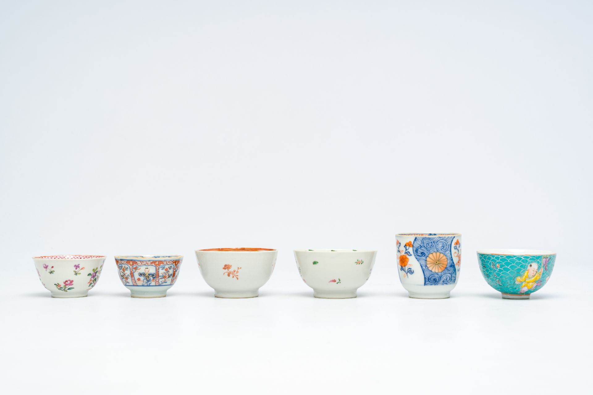 A varied collection of Chinese famille rose, verte, Imari style, iron-red and monochrome porcelain, - Image 15 of 17