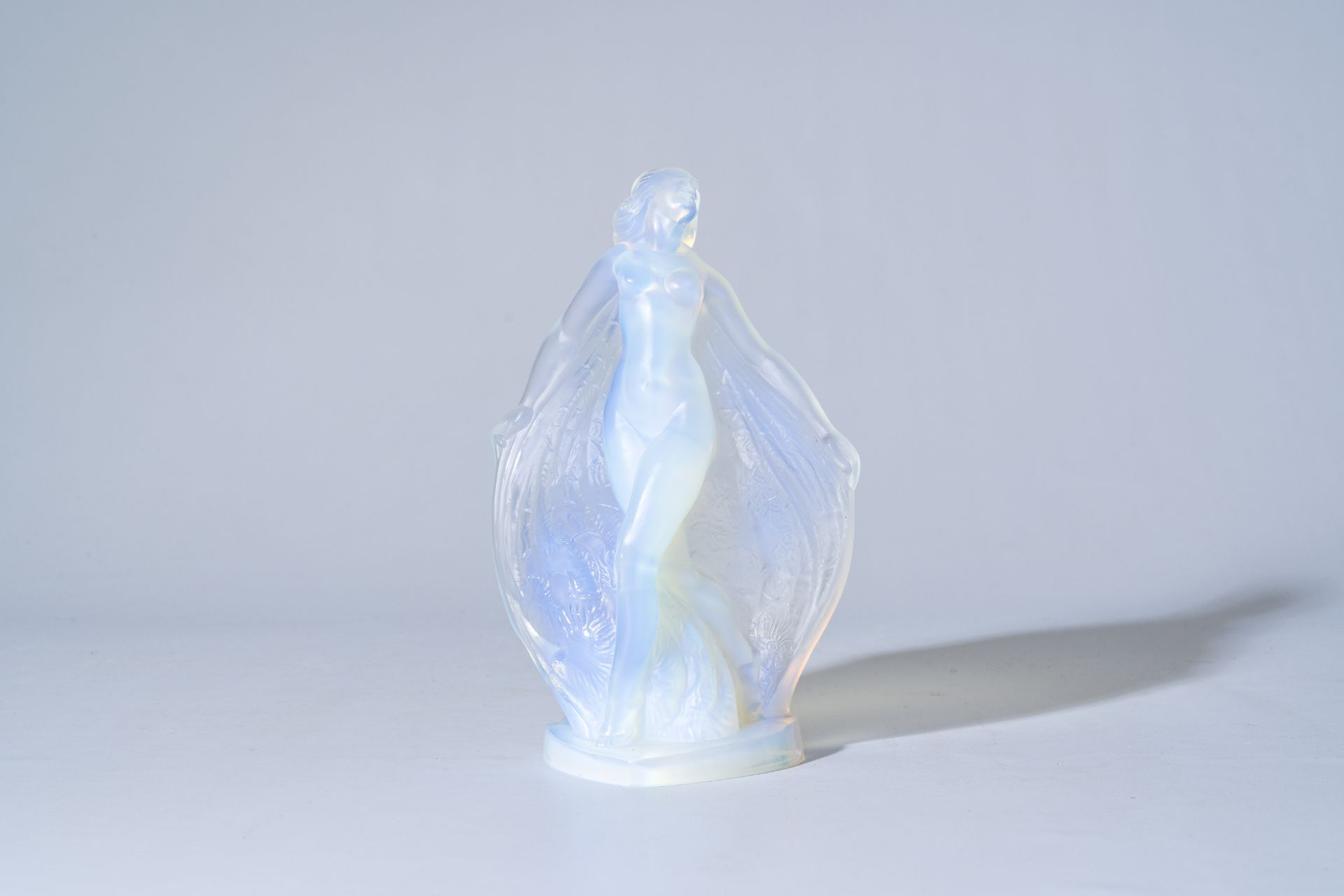 A French Sabino opalescent glass figurine of Isadora Duncan, 20th C.